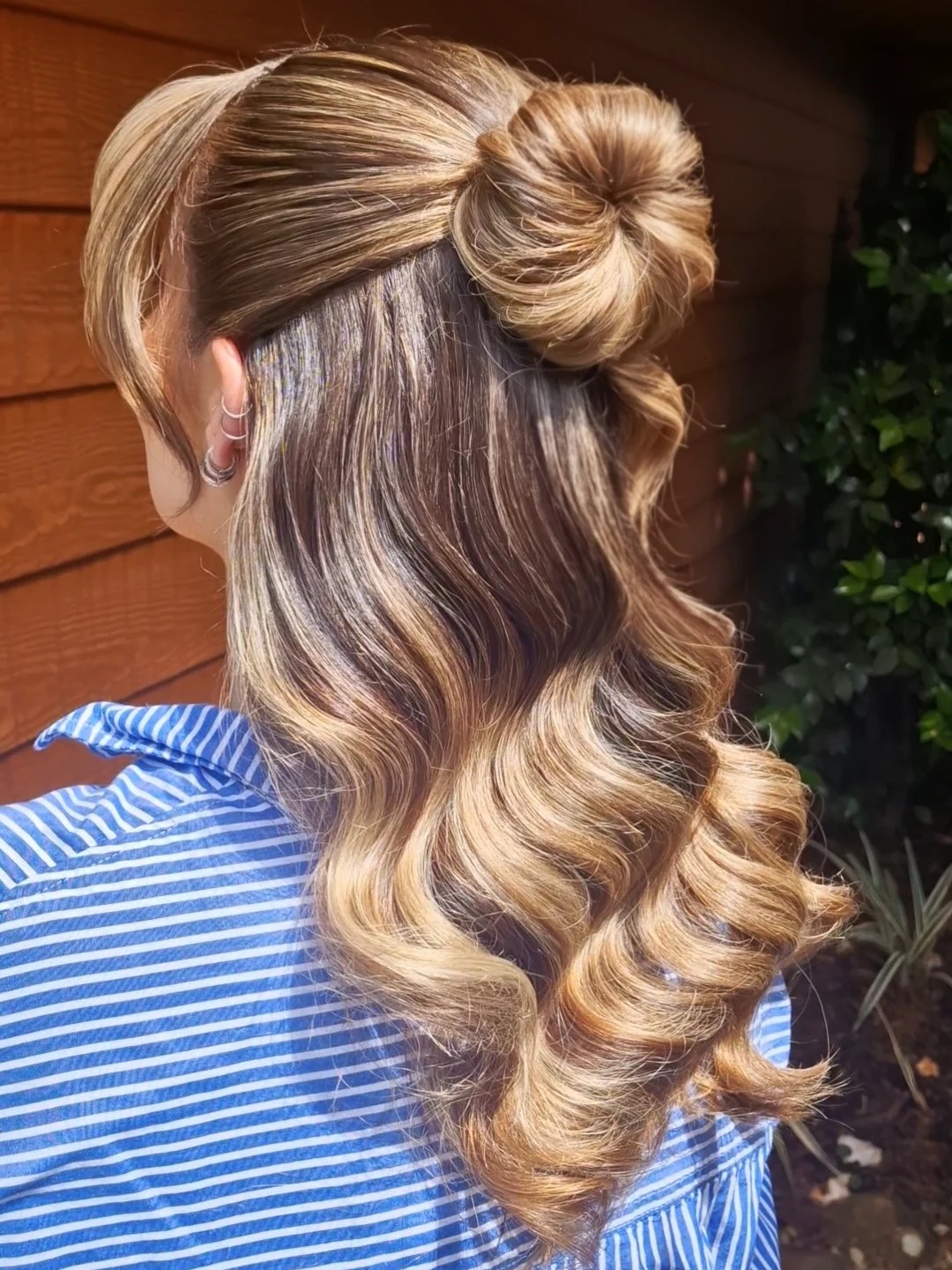 Charming Twirled Rosette with Flowing Waves