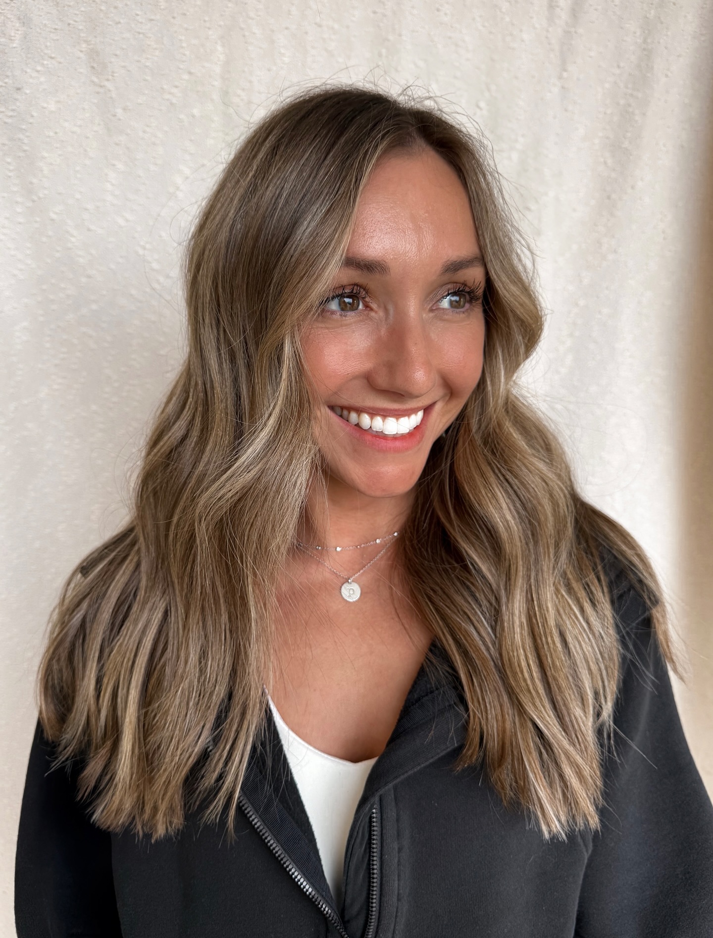 Chic Long Beachy Waves with Subtle Highlights