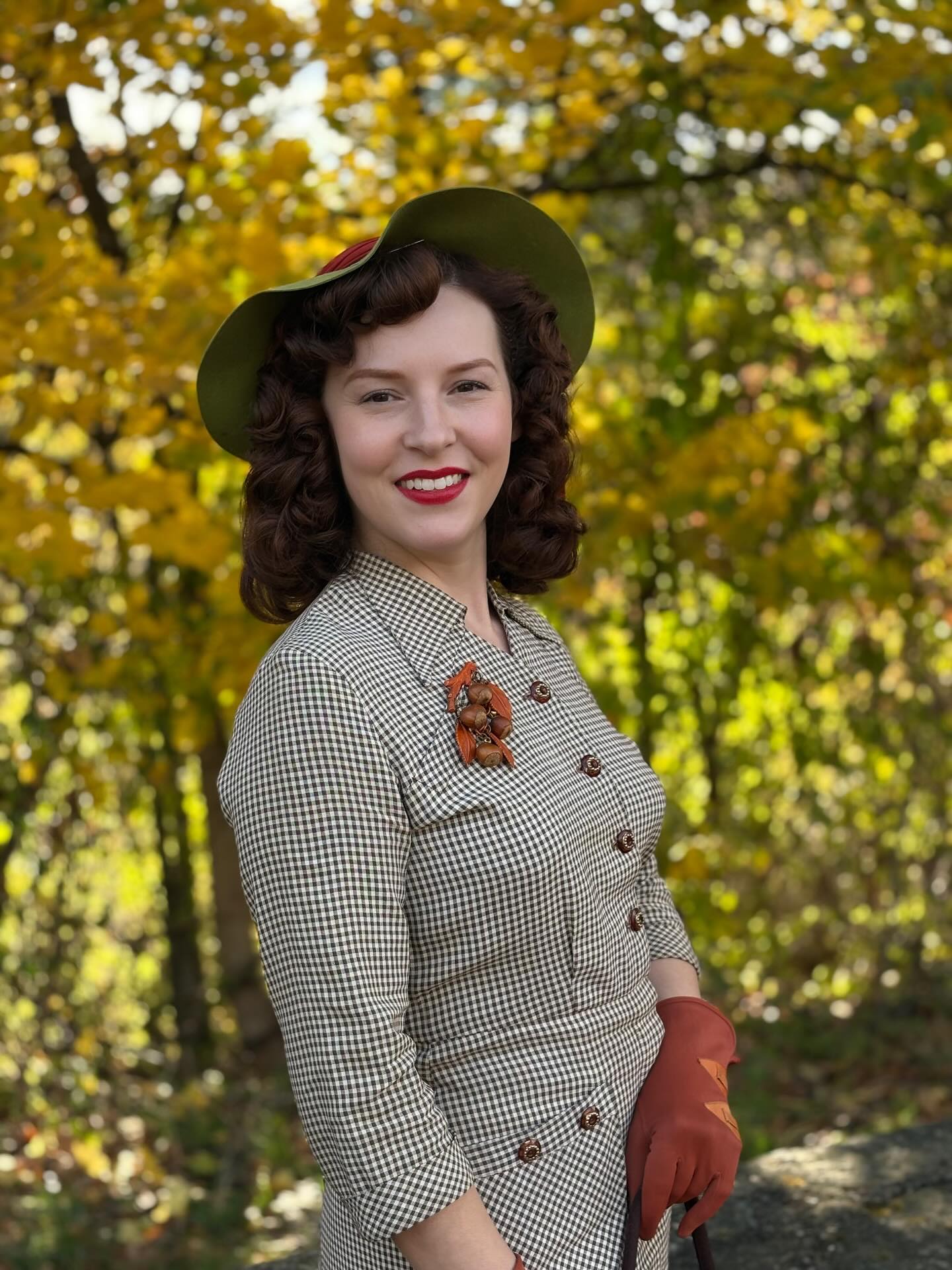 Classic 1940s Structured Curls with Side Sweep