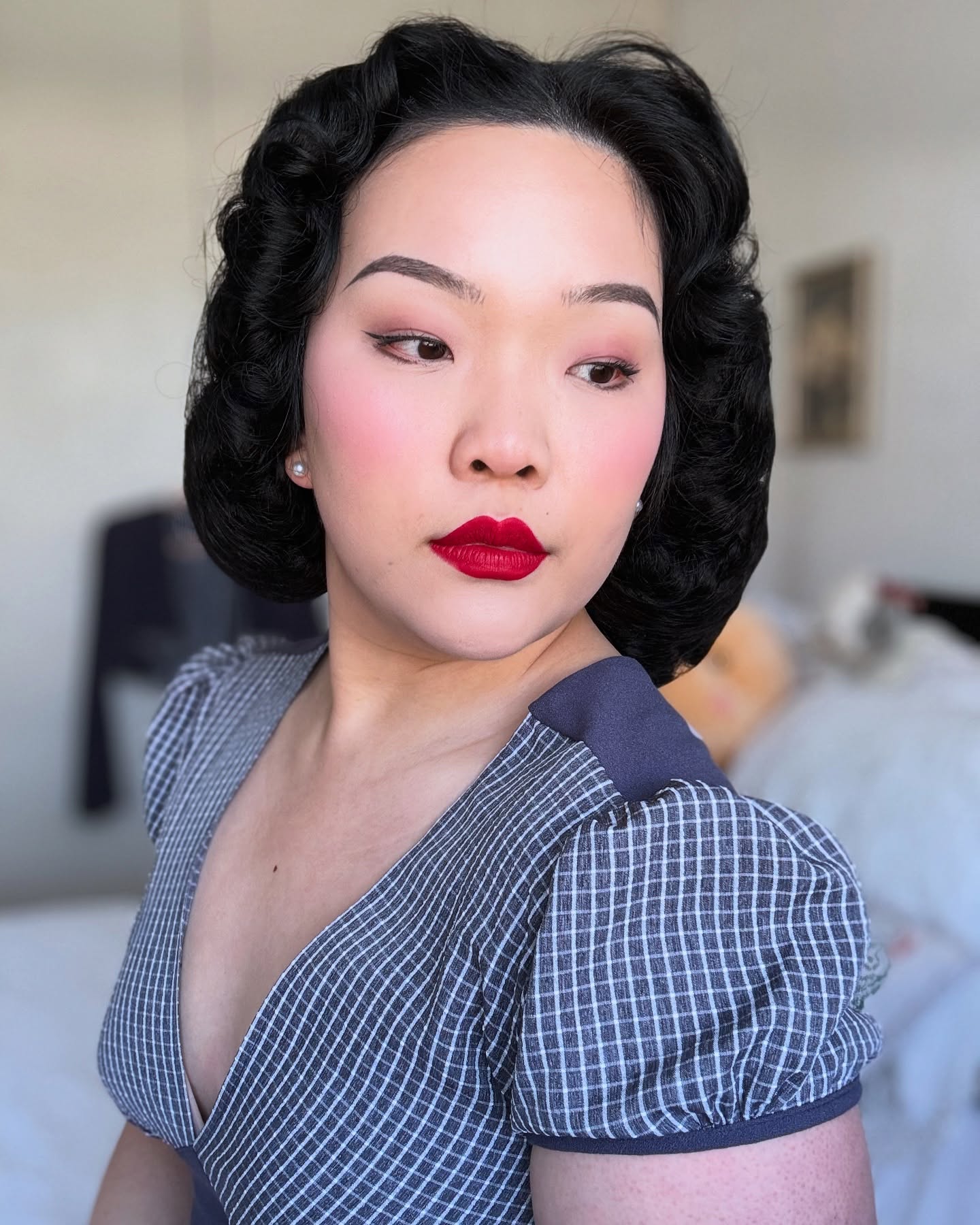 Ebony Waves with Vintage Glamour Rolls