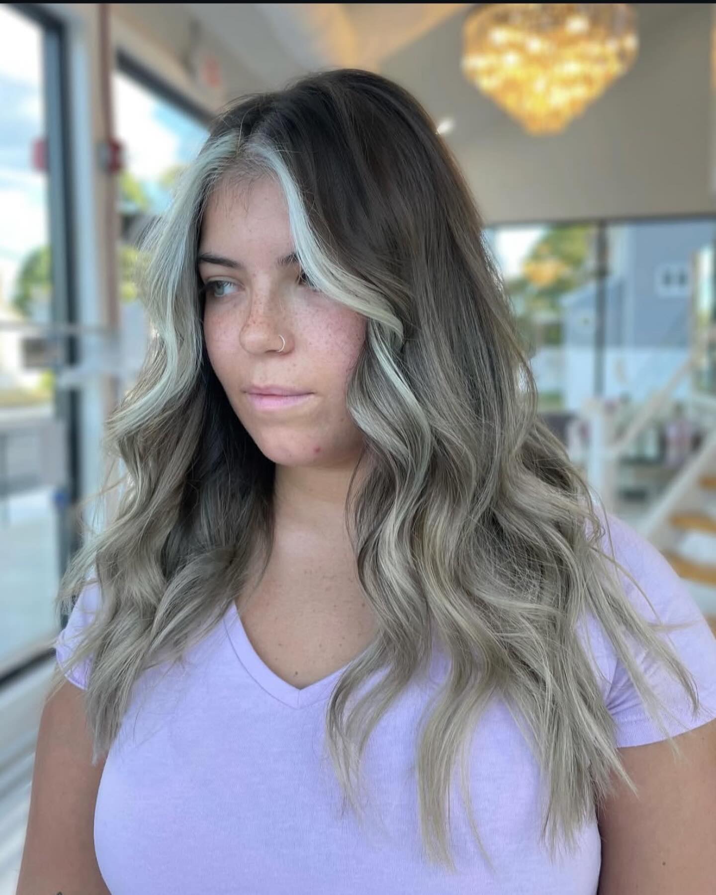 Effortless Silver Blonde Waves with Bright Front Streaks