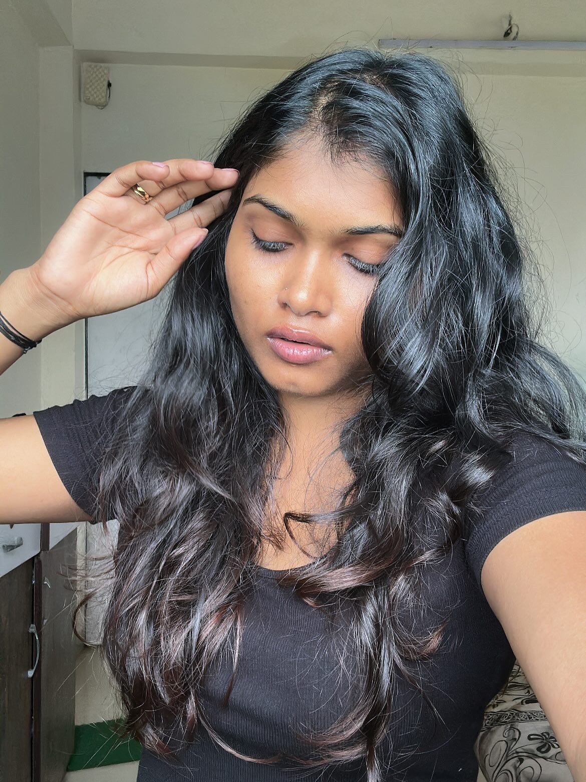Natural Soft Waves with Subtle Highlights