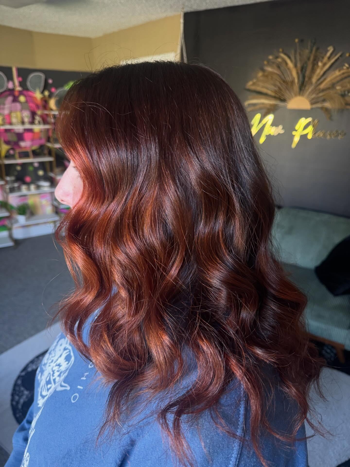 Radiant Auburn Waves with Lush Dimension
