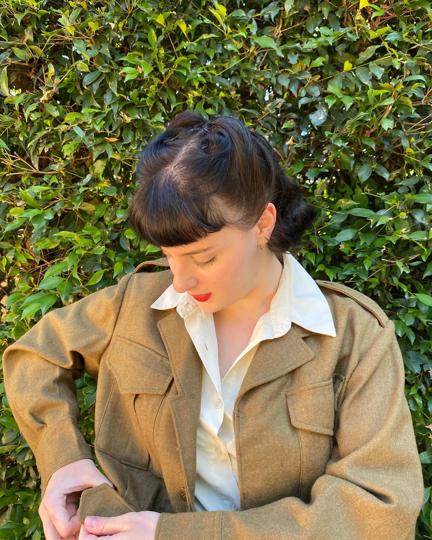 Sculpted Pin-Up Waves with Polished Finish