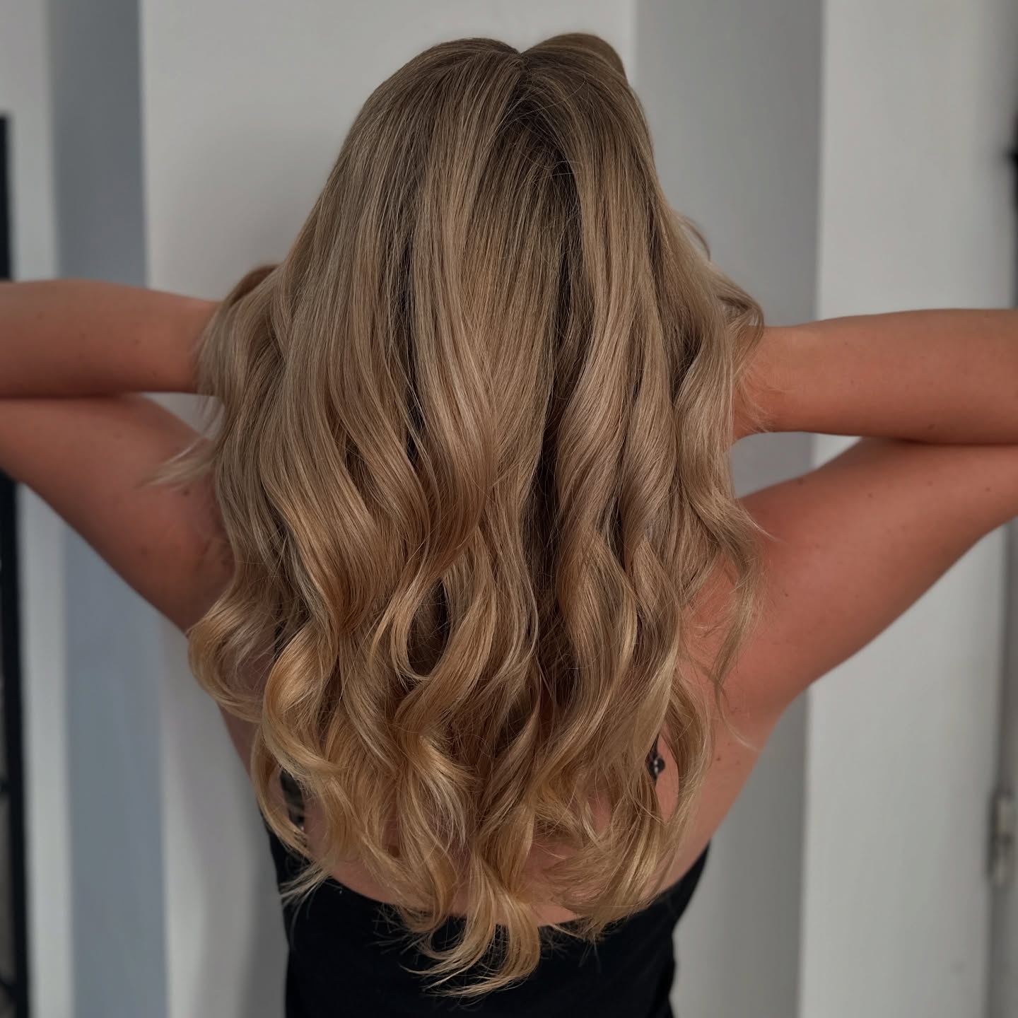 Timeless Long Loose Waves with Subtle Highlights