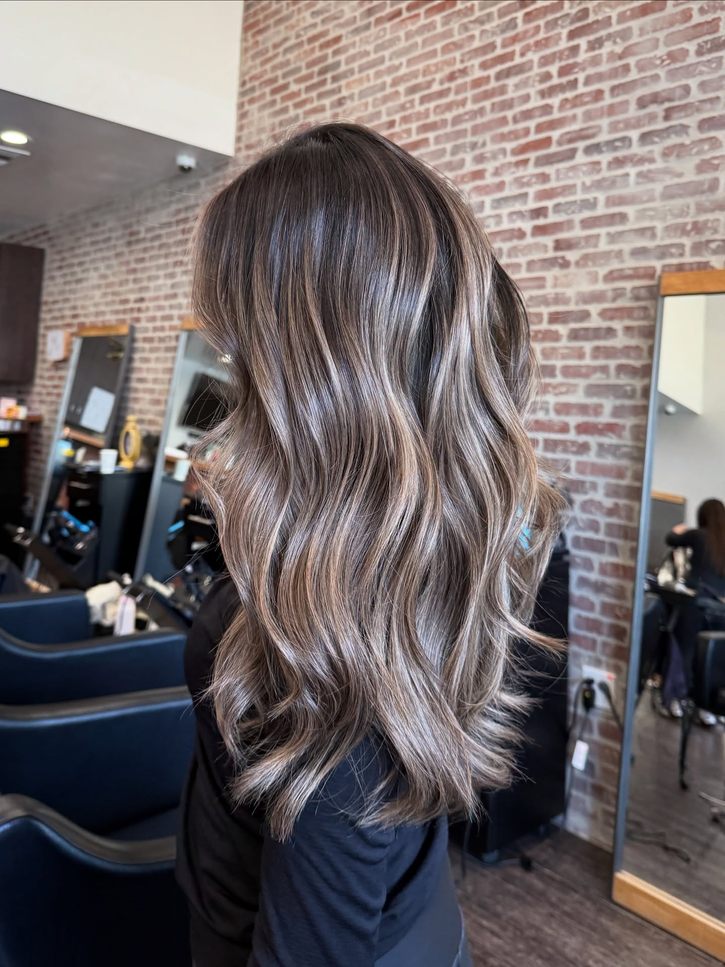 Chic Mushroom Bronde Waves with Soft Highlights