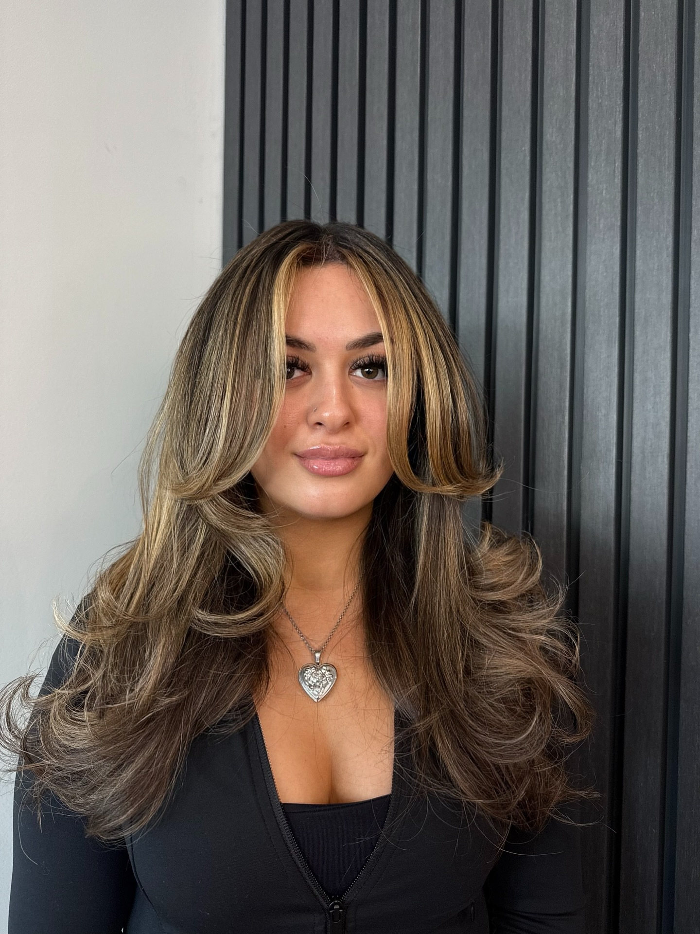 Effortless Caramel Balayage with Voluminous Waves