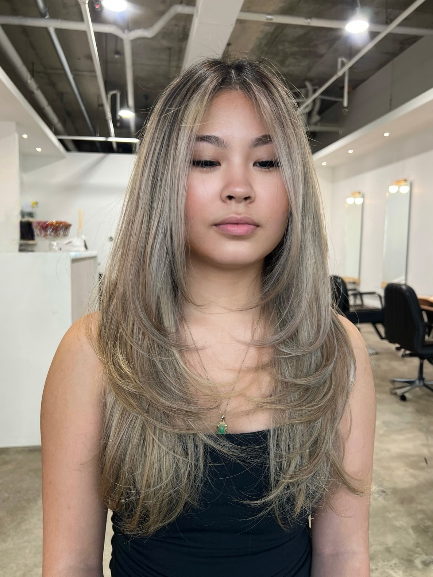 Elegant Ash-Blonde Layered Waves