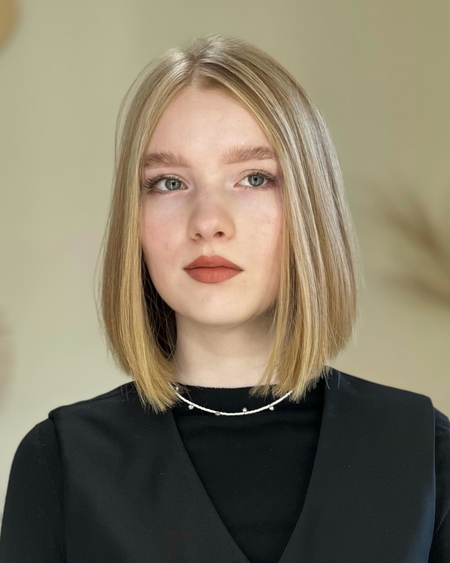 Sleek Platinum Blunt Bob with Subtle Texturing