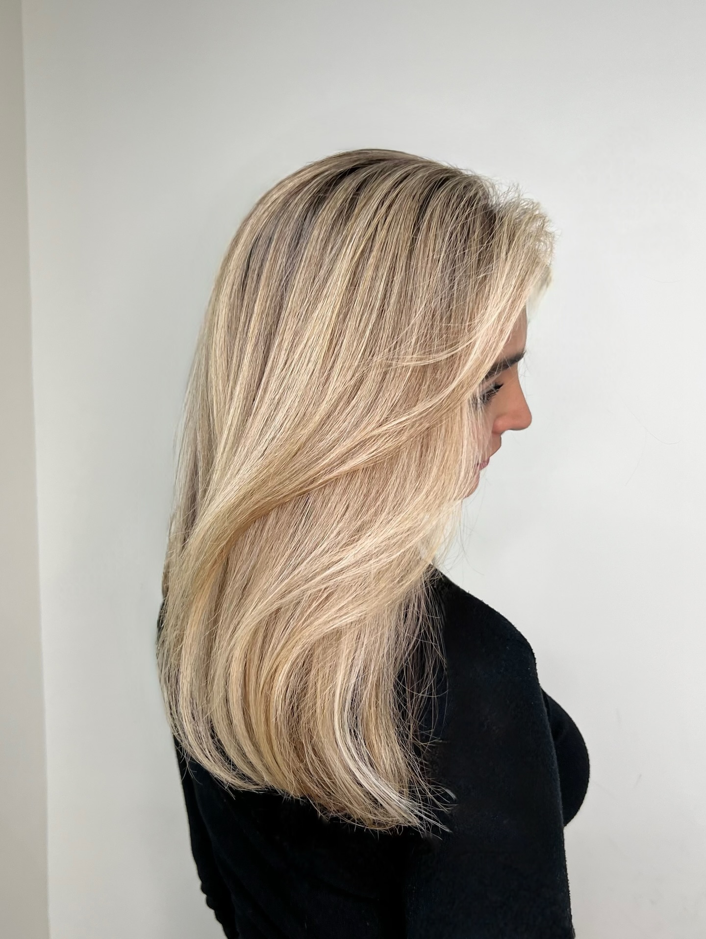 Soft, Flowing Blonde Layers with Subtle Face-Framing Highlights