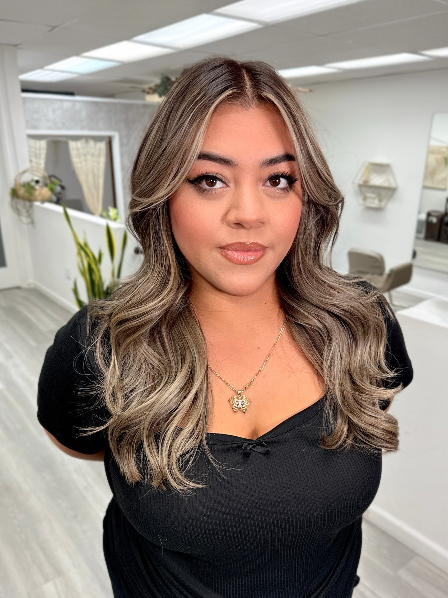 Subtle Silver Bronde S-Waves on Thick Hair