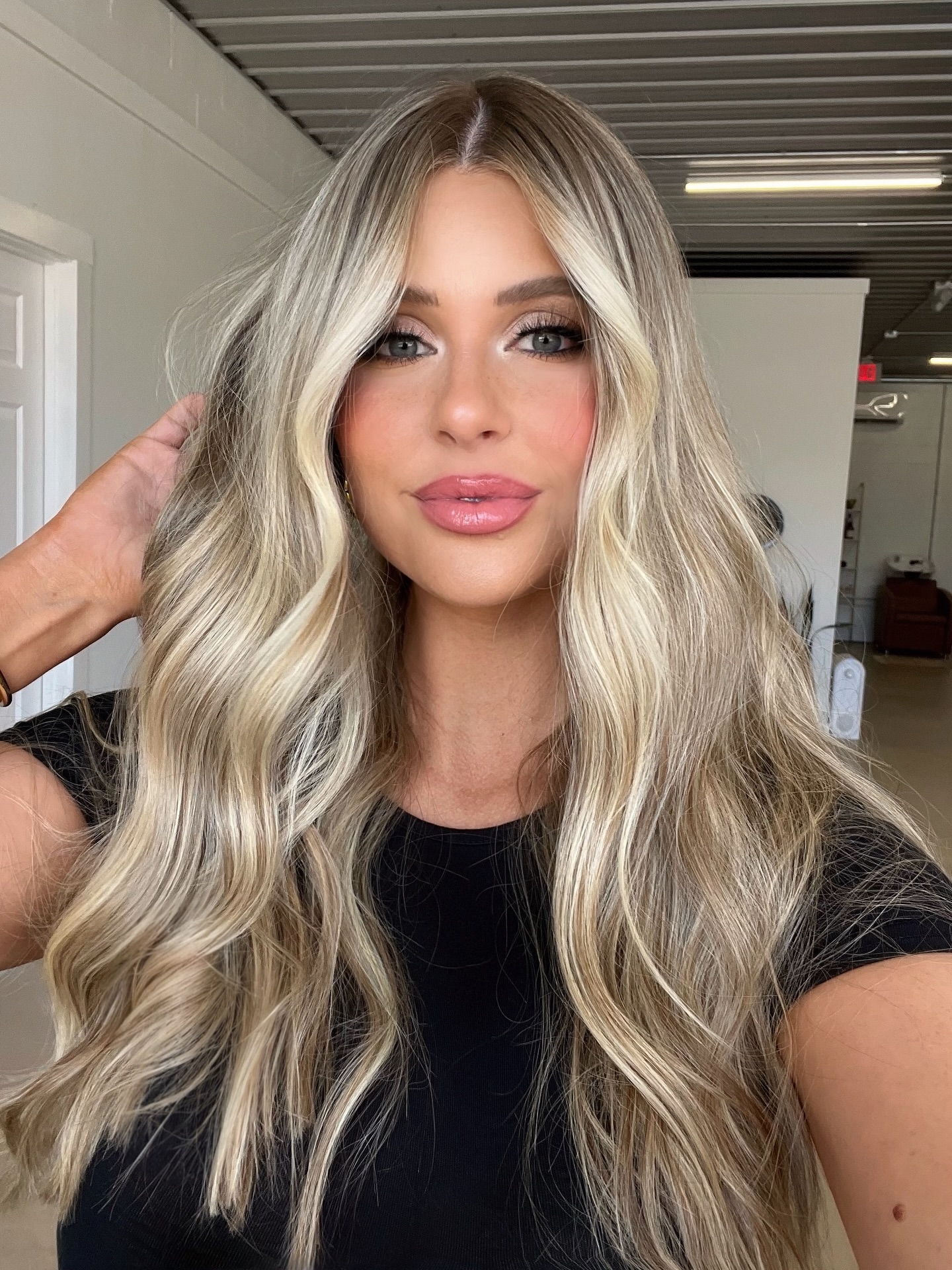 Balayage Blonde with Natural Shadow Roots and Soft Waves