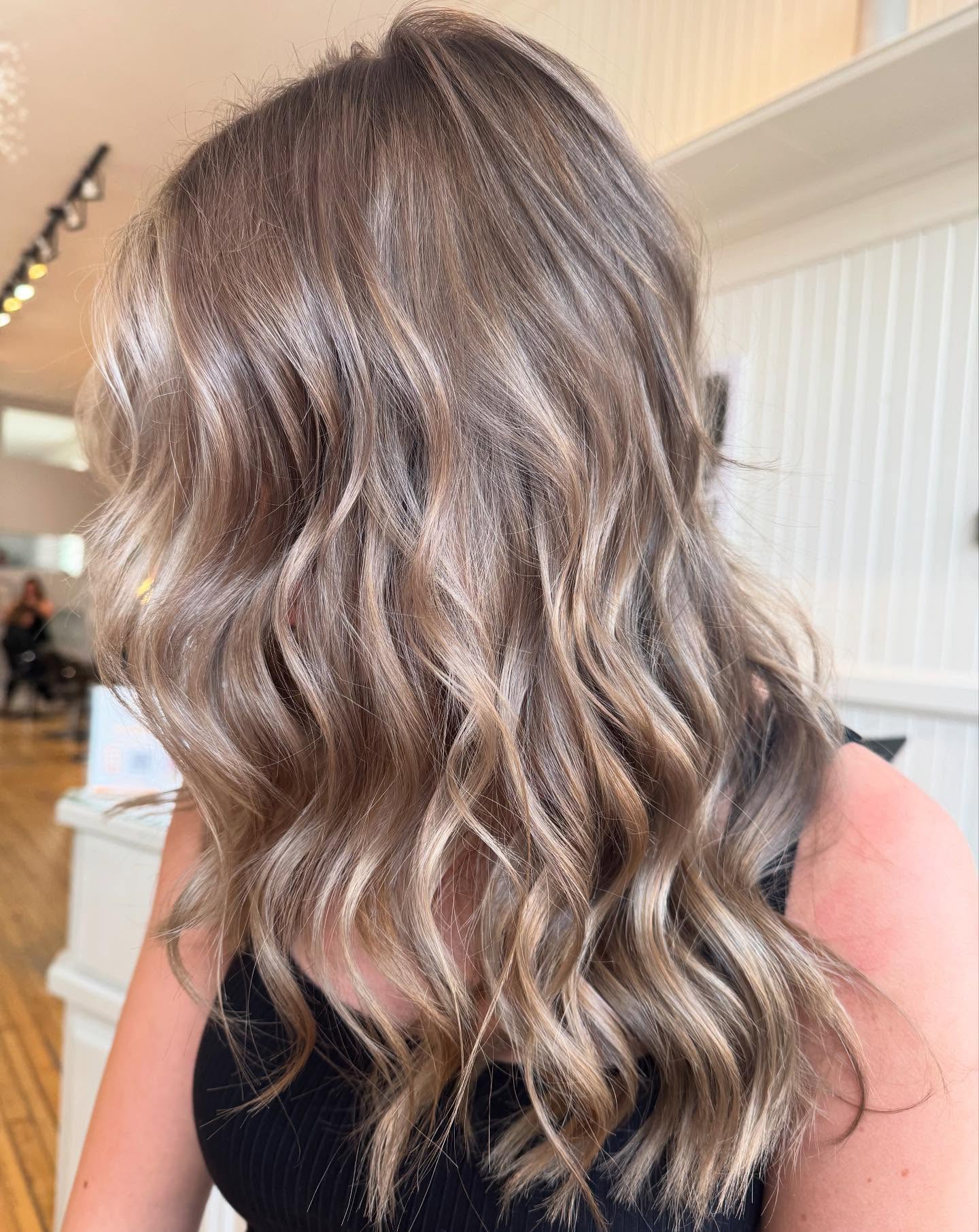 Chic Bronde Waves with Dimension