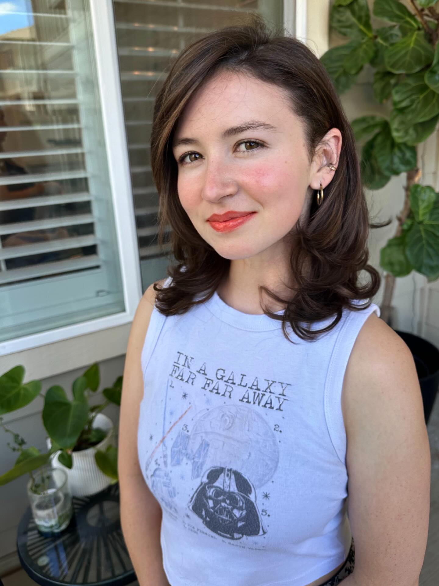 Classic Side-Parted Brunette Bob with Subtle Waves