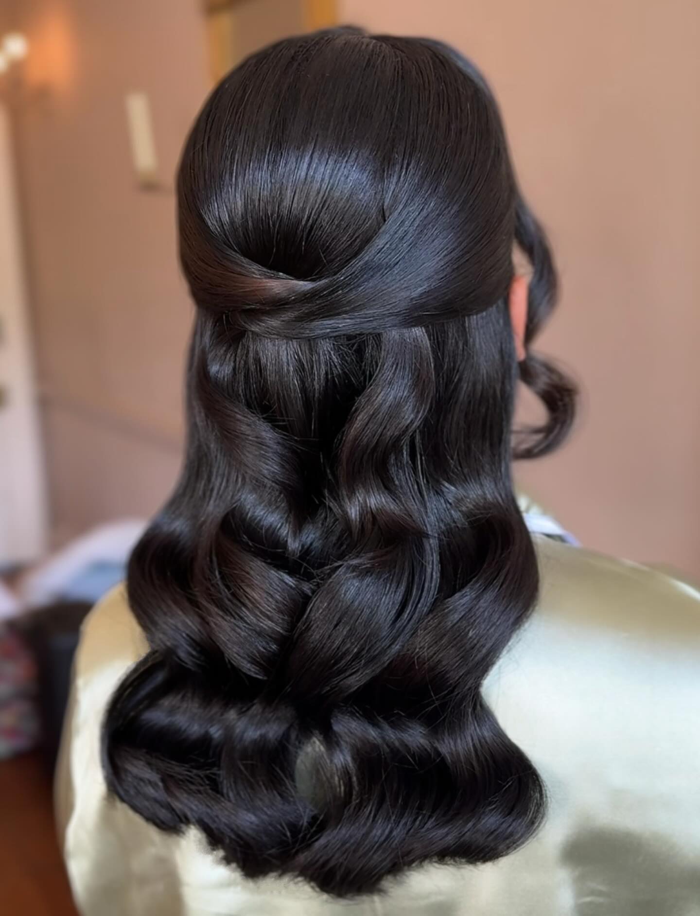 Luxurious Deep Waves with Sleek Top