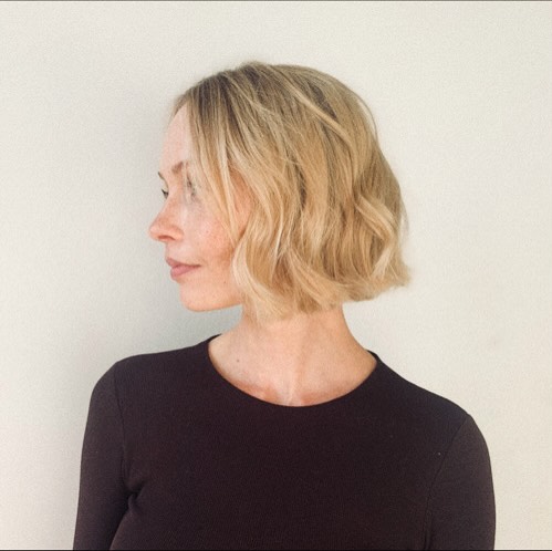 Softly Textured Golden Bob with Subtle Waves