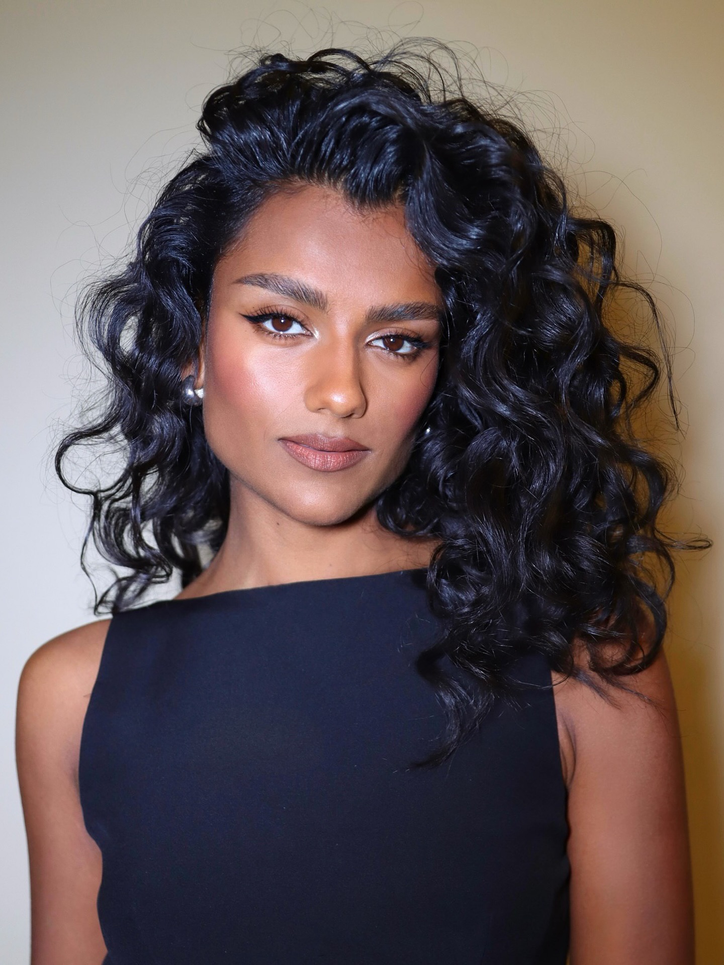 Sultry Midnight Waves with Cascading Silkiness