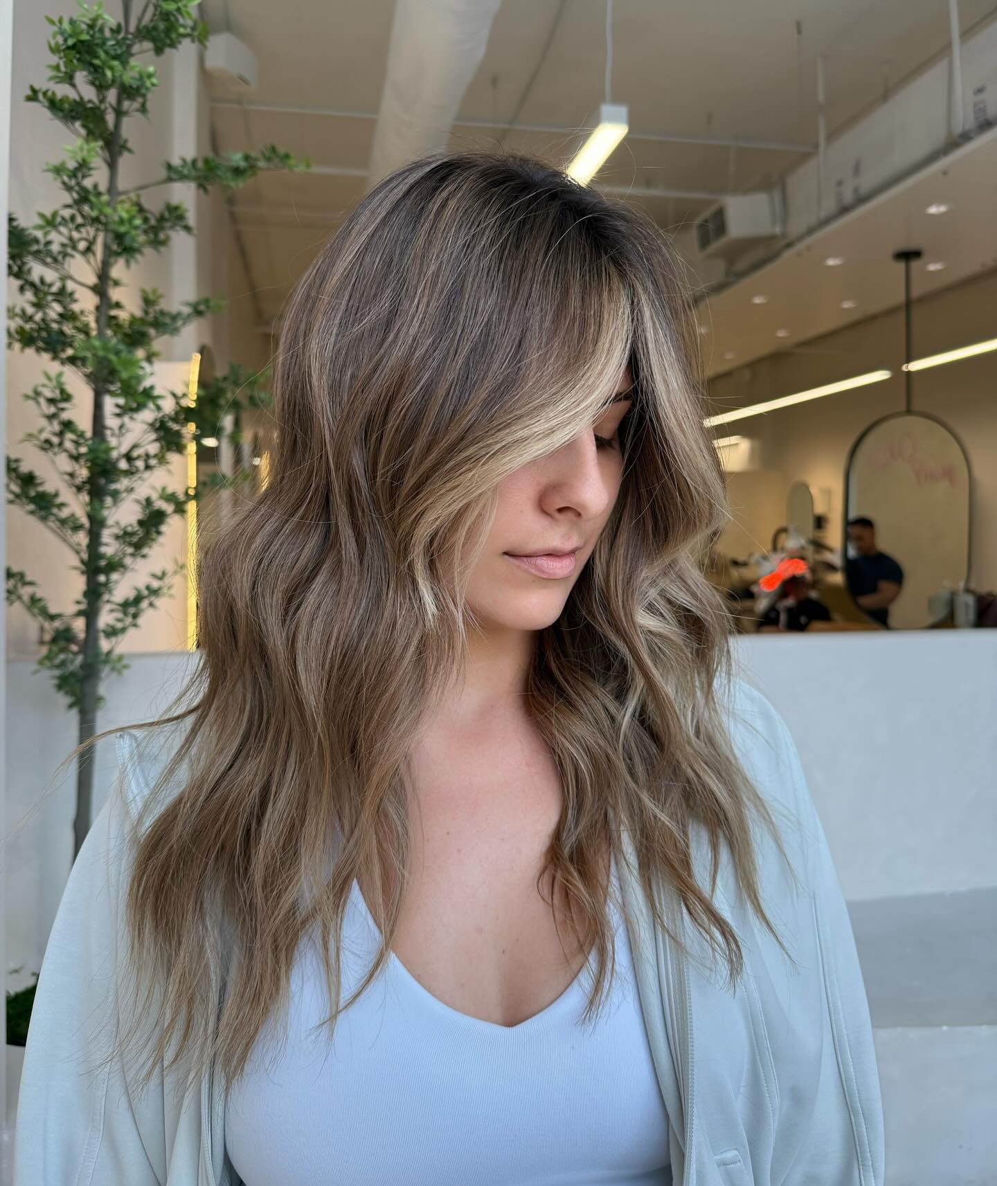 Textured Bronde Waves with Subtle Face-Framing Highlights