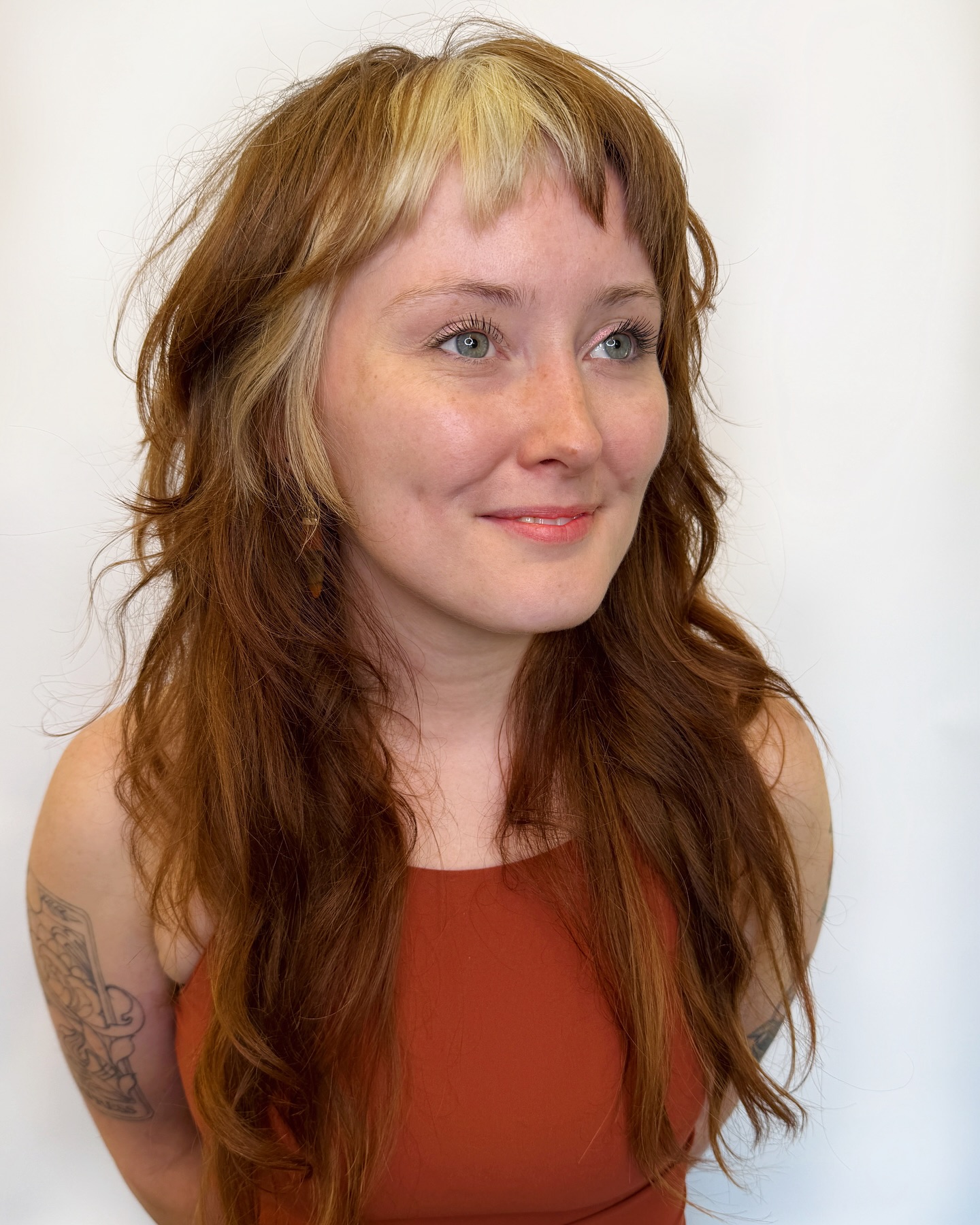 Chic Textured Shag with Bold Face-Framing Highlights