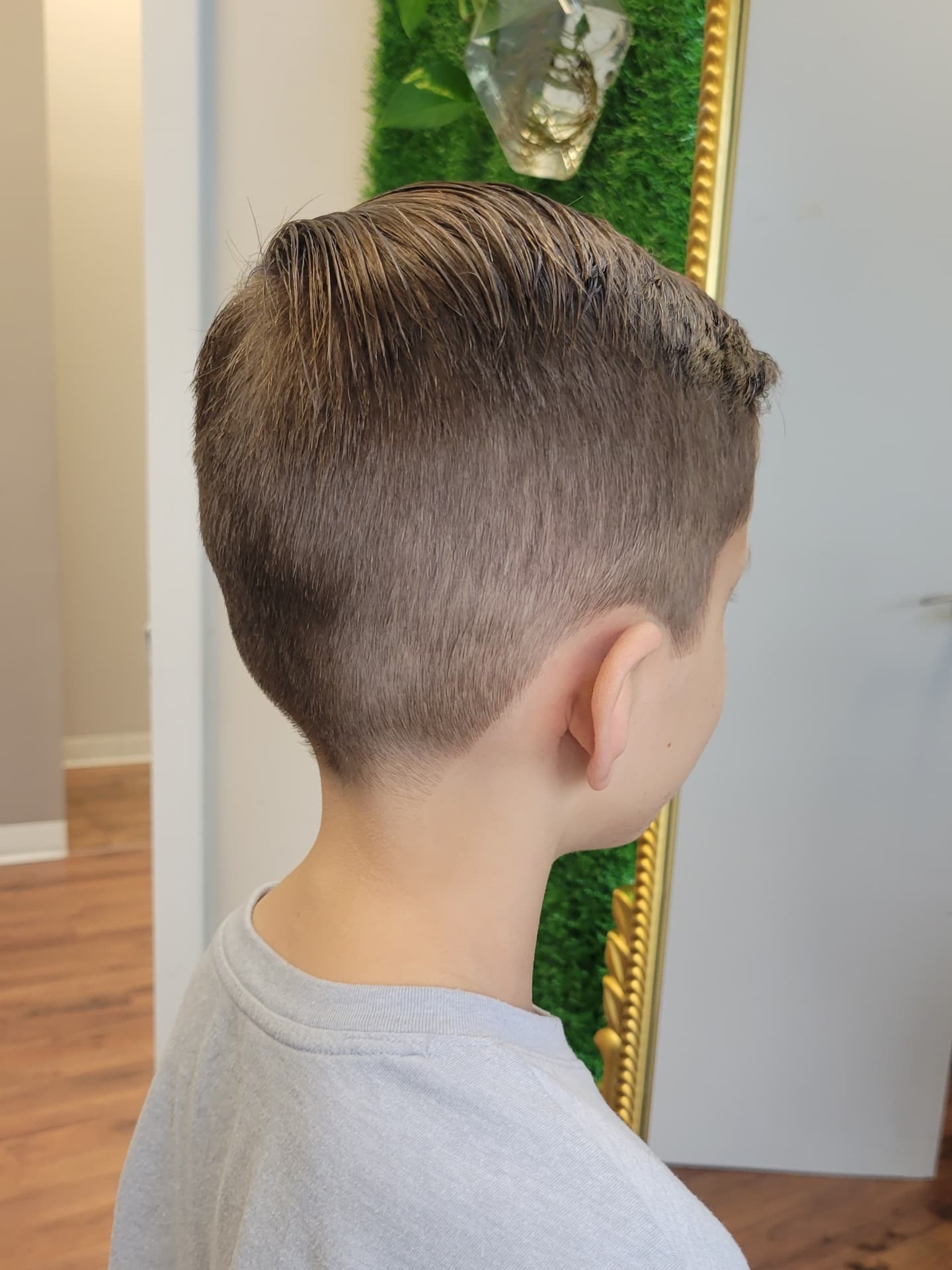 Classic Tapered Cut with Defined Back