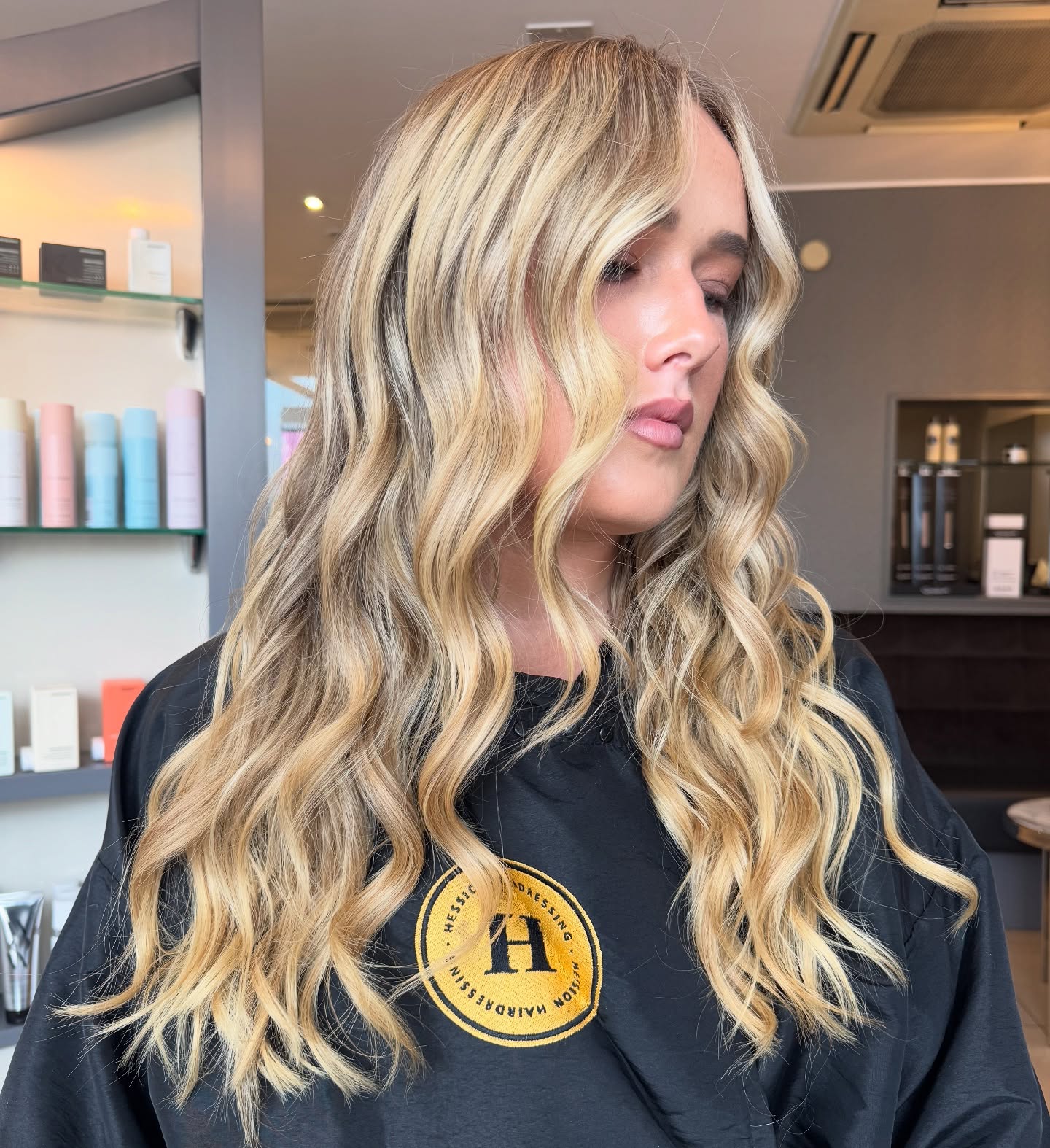 Effortless Blonde Waves with Seamless Layers