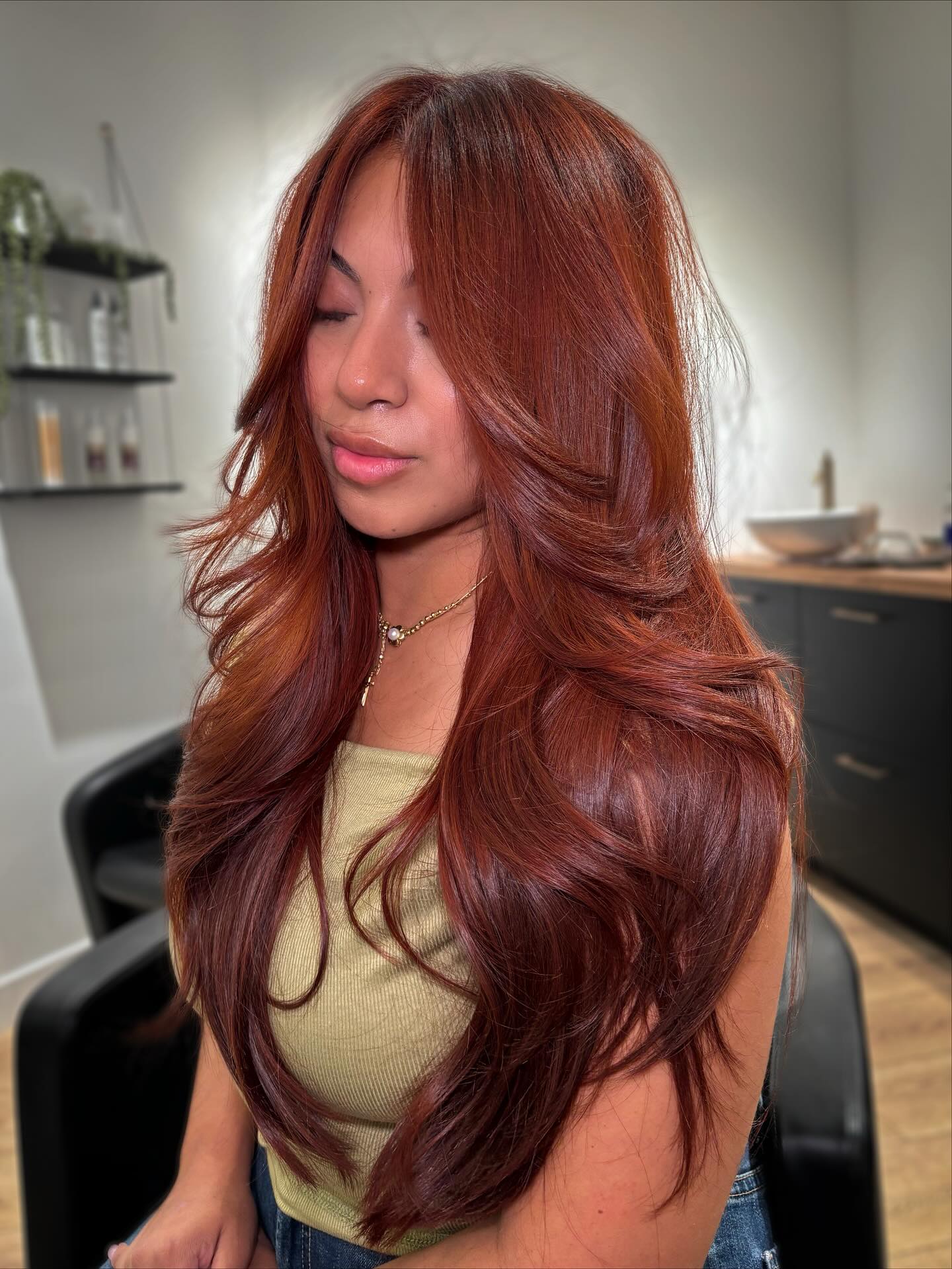 Gleaming Sienna Waves with Soft Gradation