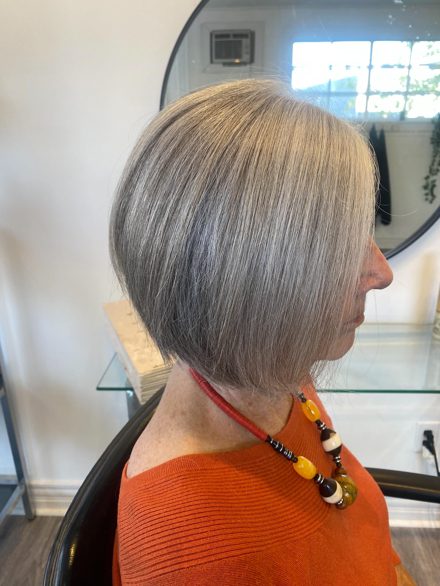 Sleek Silver Layered Bob with Precision Cut