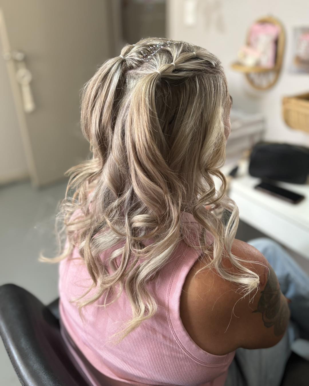 Soft-Twist Braided Crown with Cascading Waves