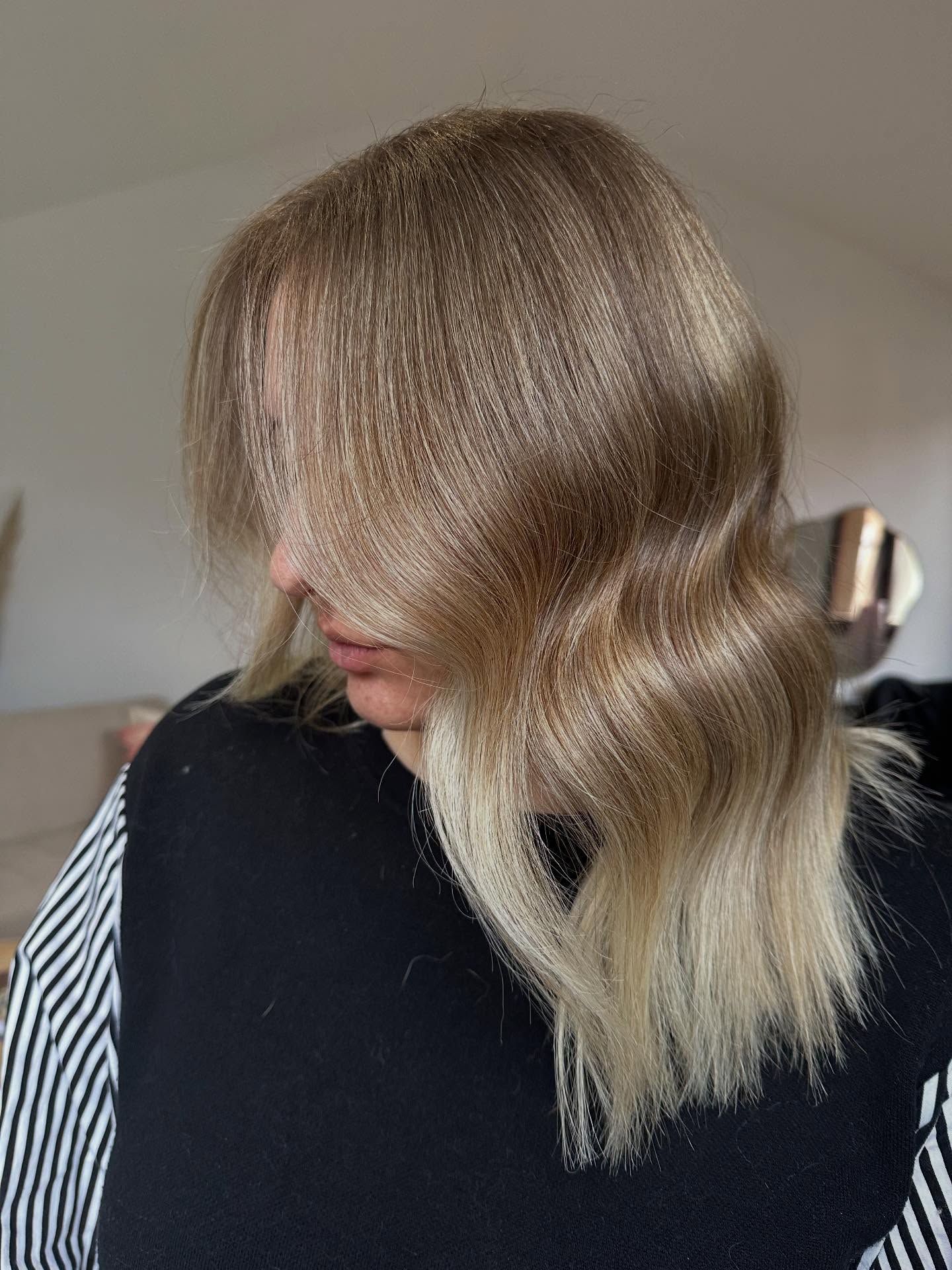 Effortless Blonde Waves with Soft Layering