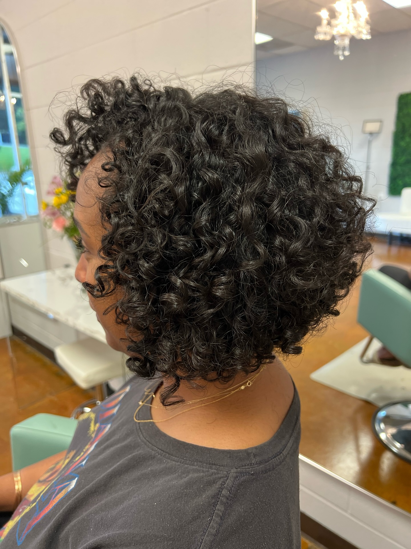 Chic Curly Bob with Defined Curls