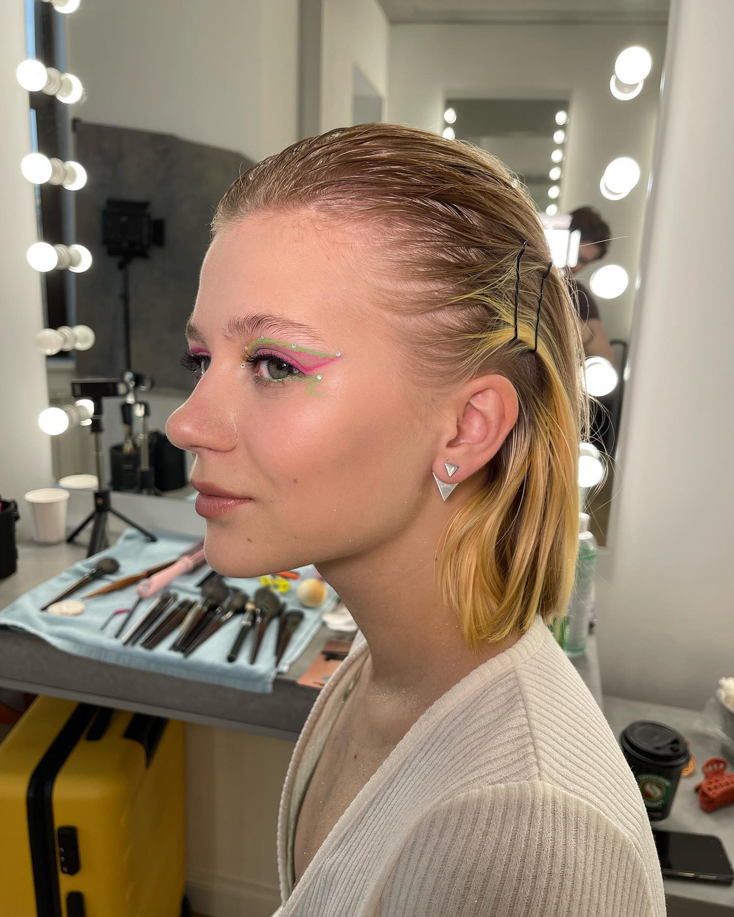 Chic Textured Bob with Subtle Highlights