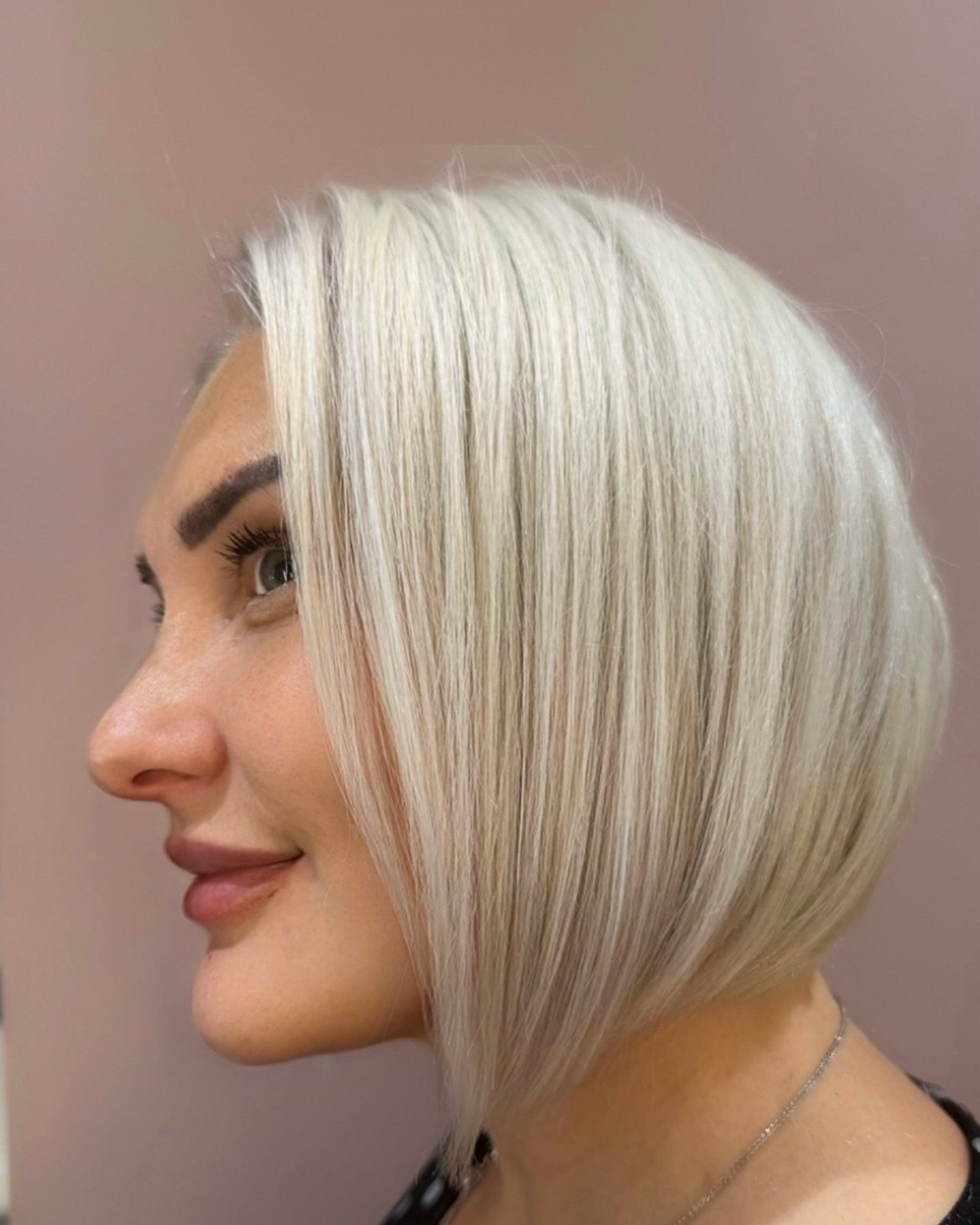 Chic Silvery Blunt Bob with Subtle Gradation