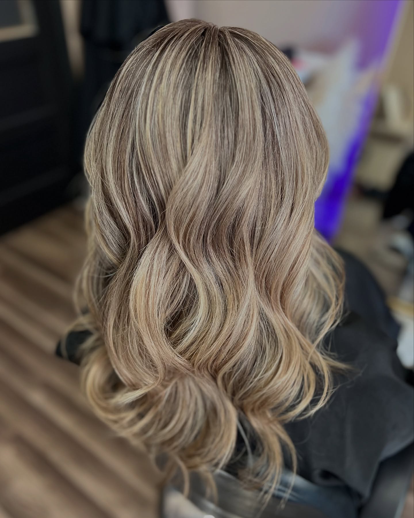 Warm Beige Blonde Waves with Soft Movement