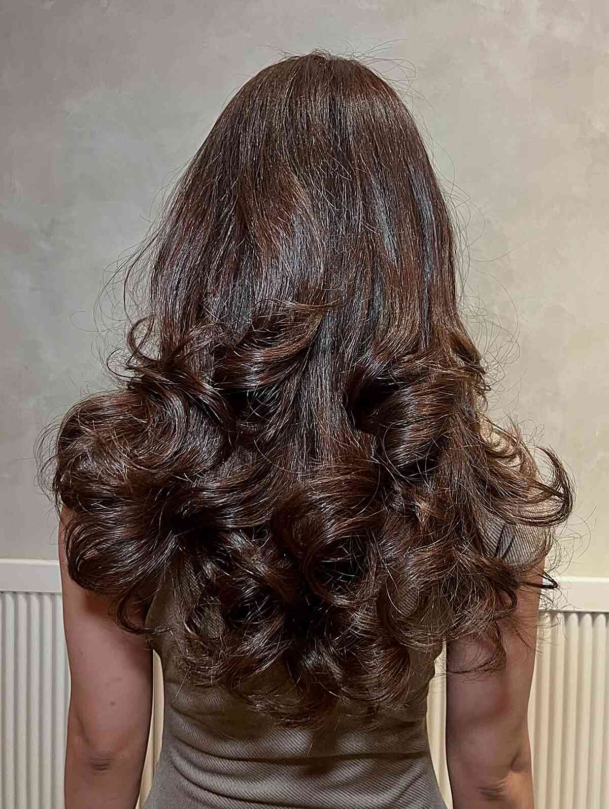 Long Wavy Brunette Layers with Volume