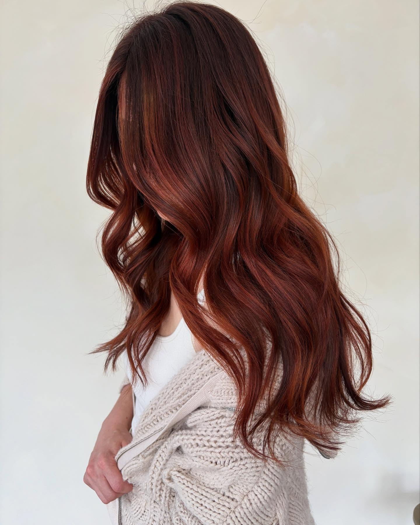 Warm Cinnamon Waves with Soft Movement