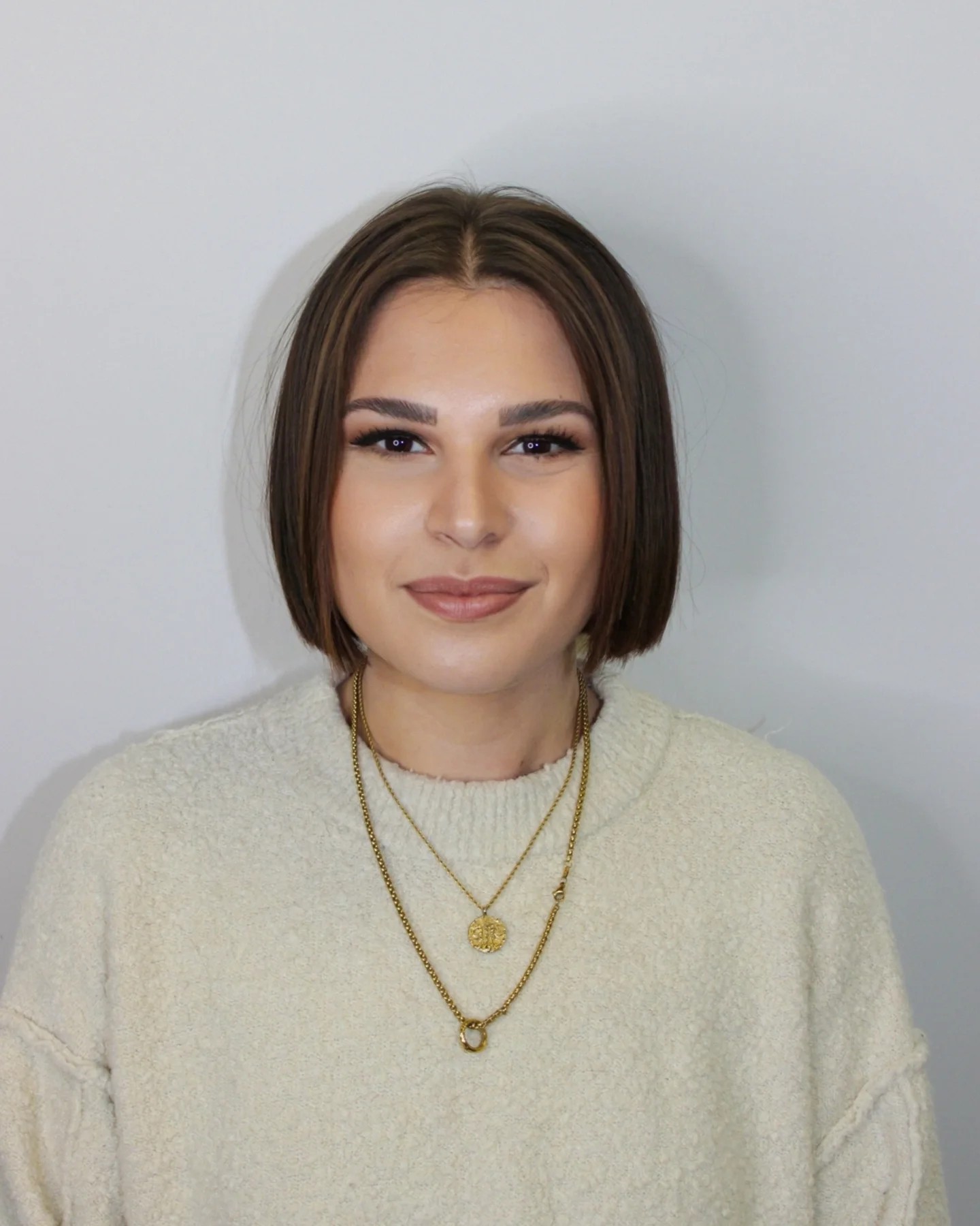 Sleek Chestnut Bob with Subtle Face-Framing
