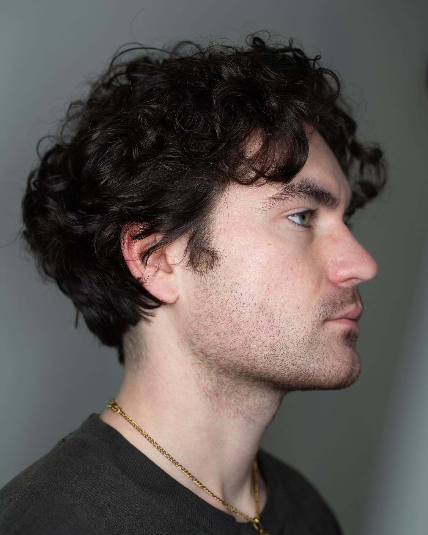 Stylish Textured Wavy Cut with Natural Bounce