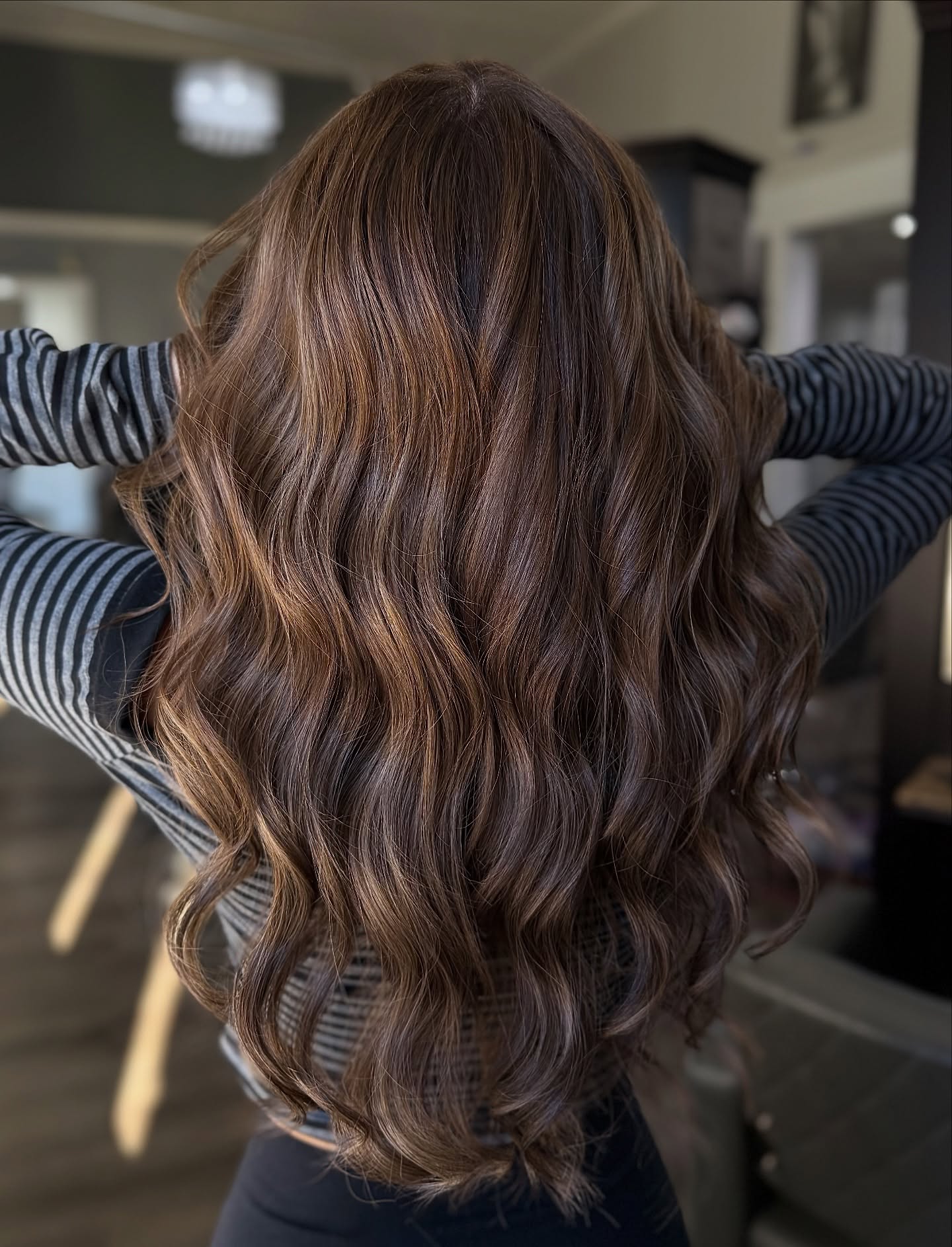 Dynamic Long Brown Waves with Subtle Texture