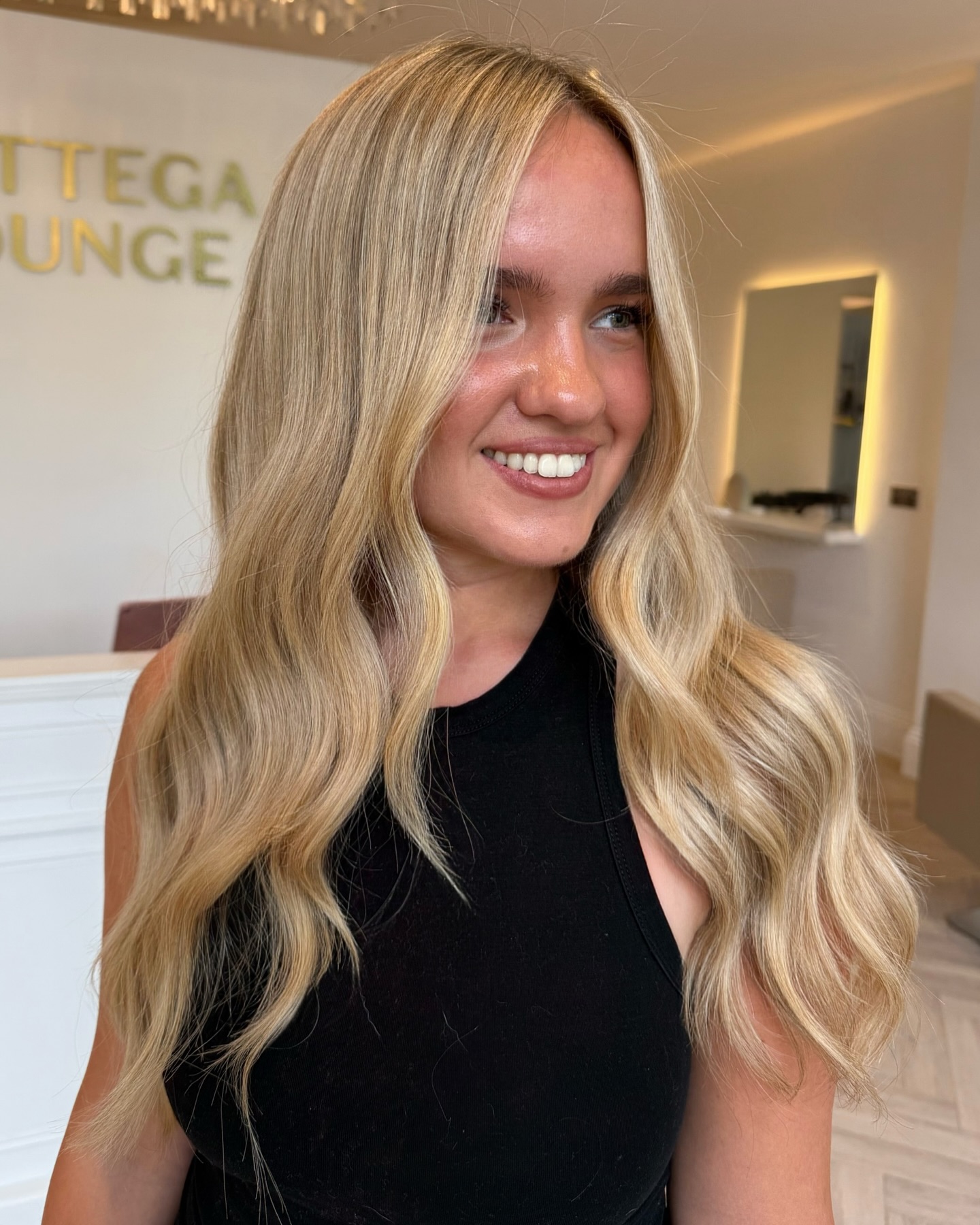 Effortlessly Voluminous Blonde Waves with Subtle Layers