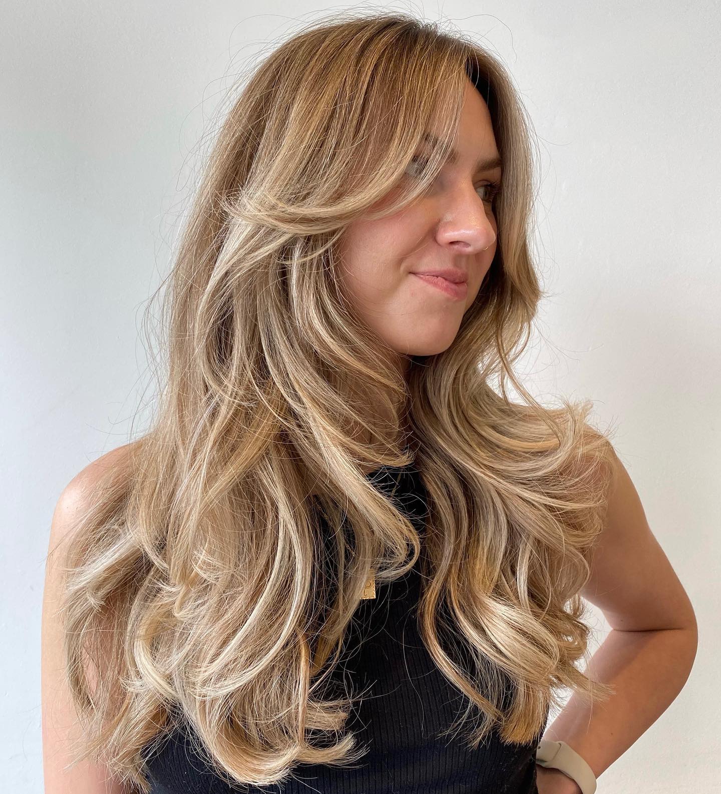 Voluminous Long Blonde Layers with Soft Waves