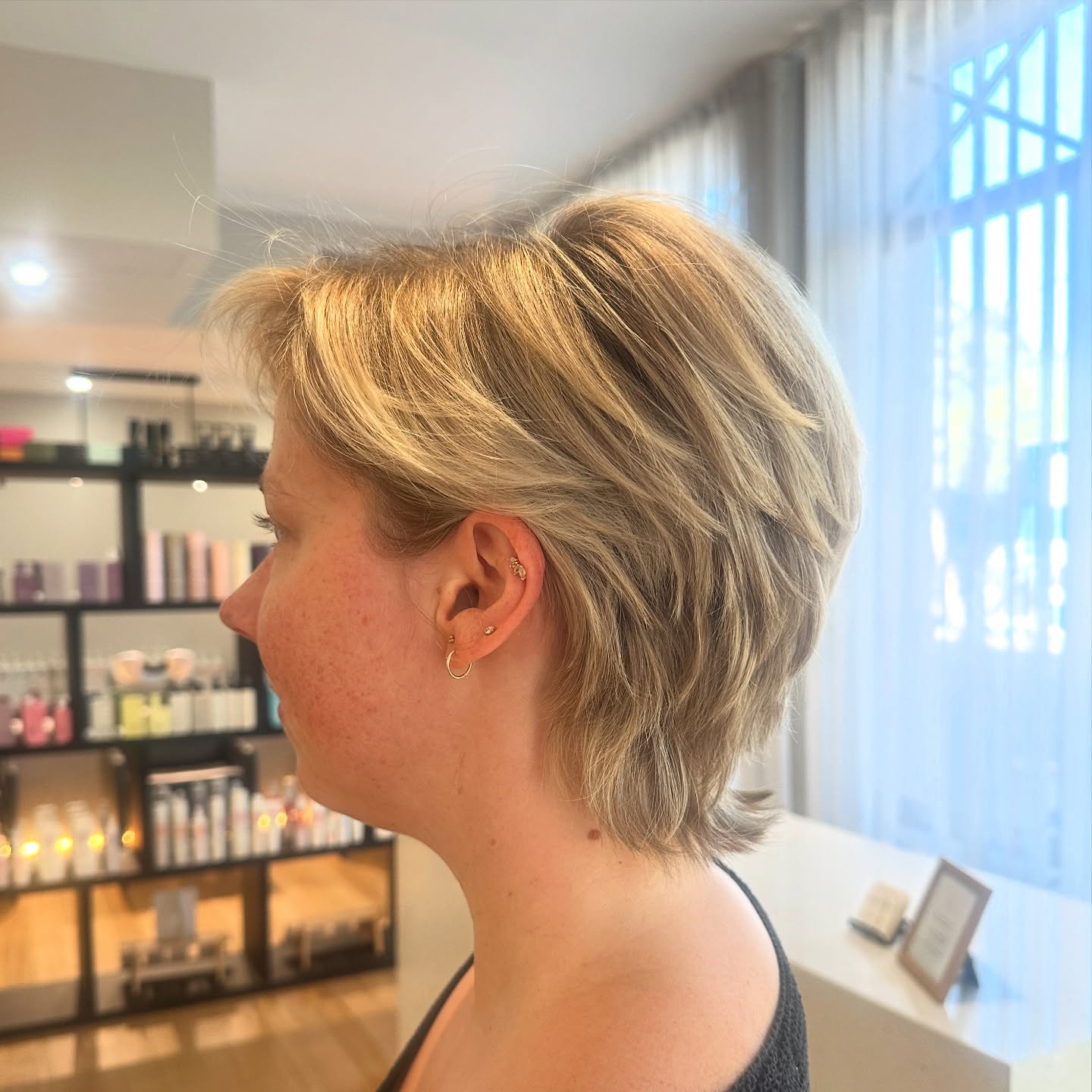 Subtle Ash Blonde Layered Pixie with Soft Waves
