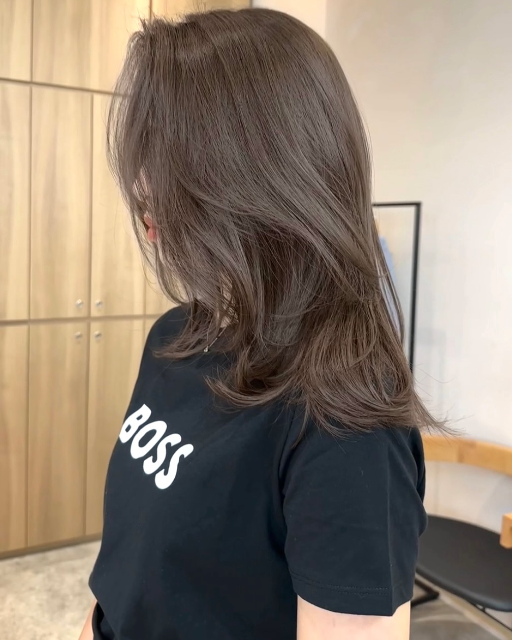 Chic Layered Cut with Subtle Movement