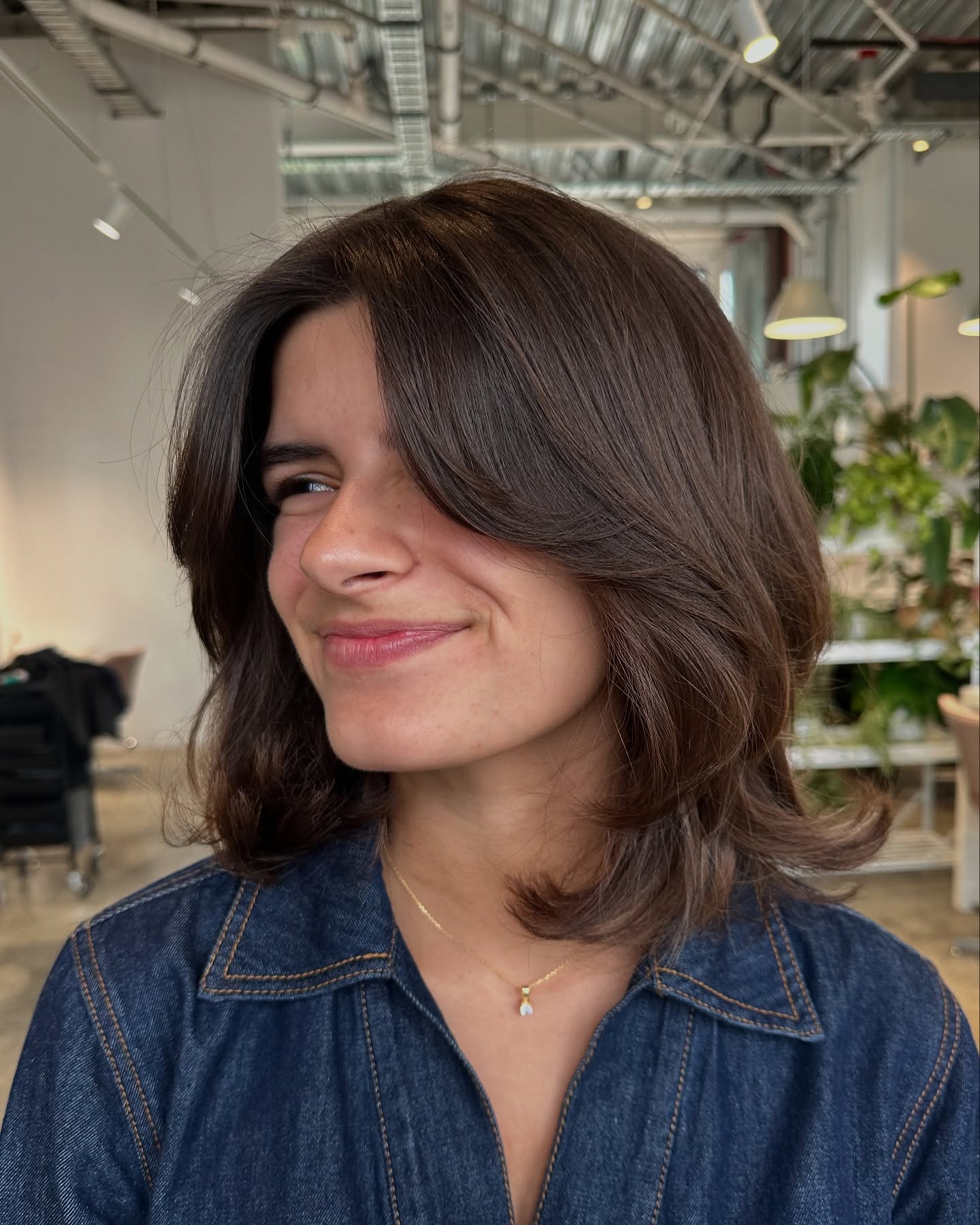 Modern Layered Cut with Soft Movement