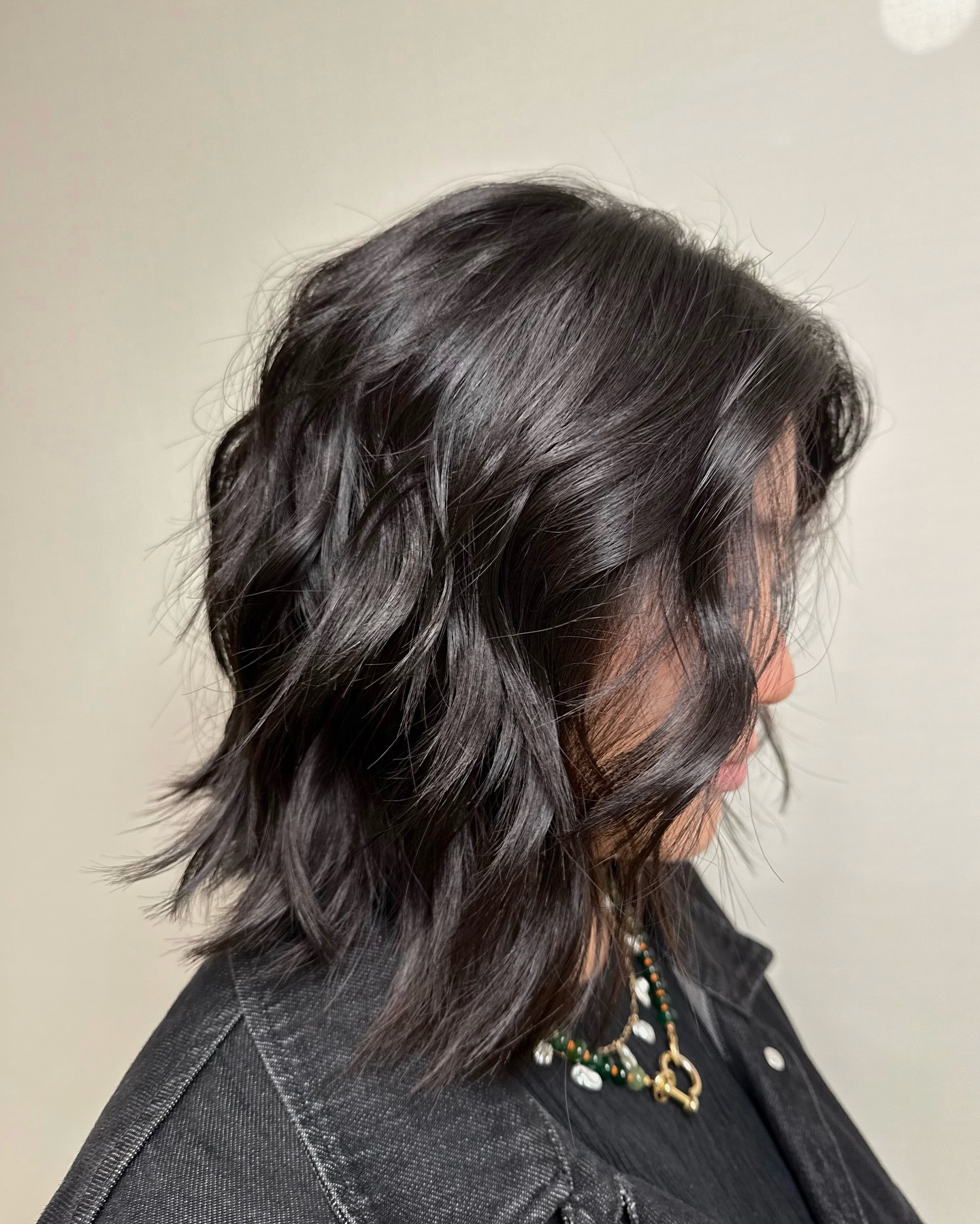Textured Shoulder-Length Cut with Effortless Waves