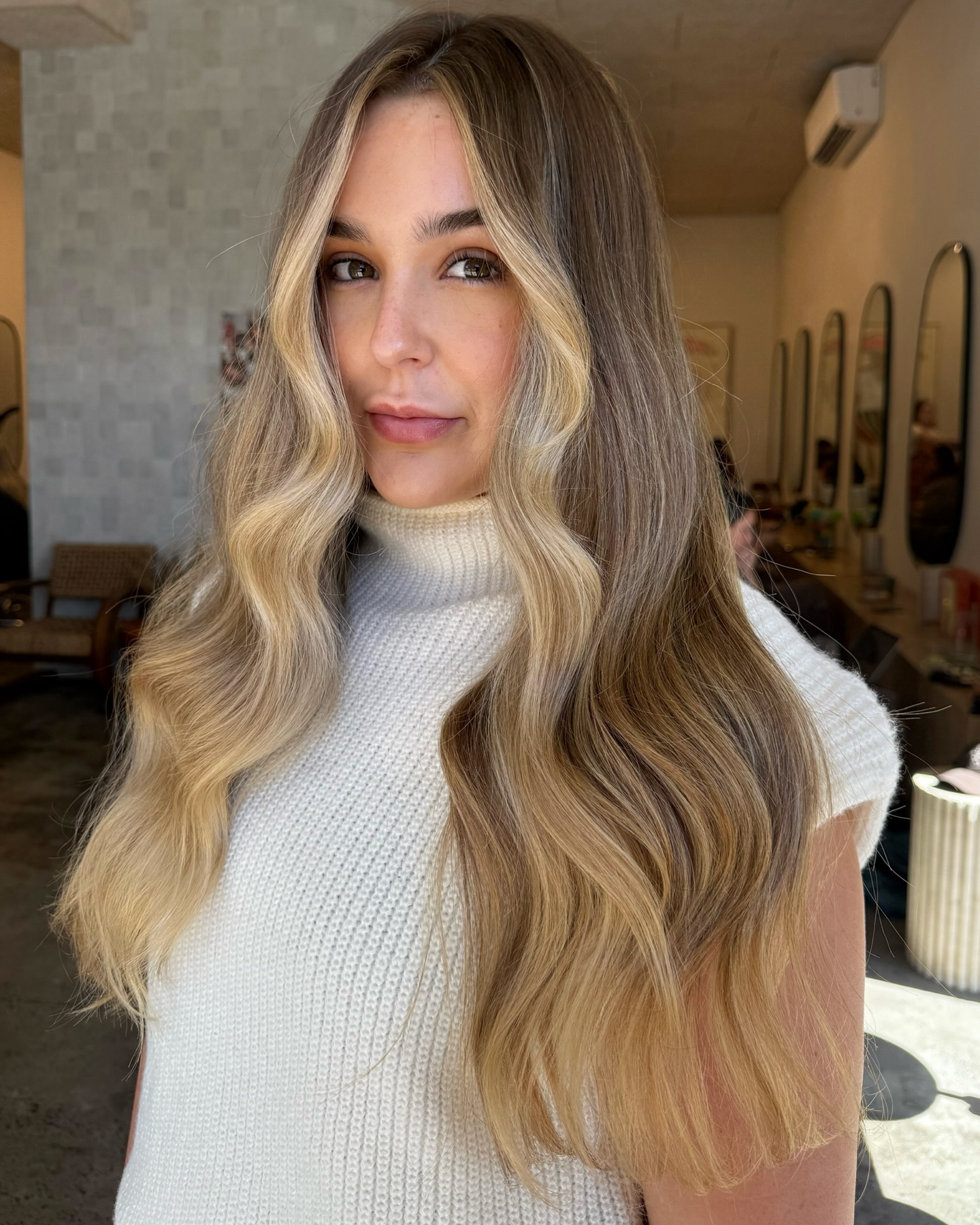 Sun-Kissed Beachy Waves with Rooted Dimension