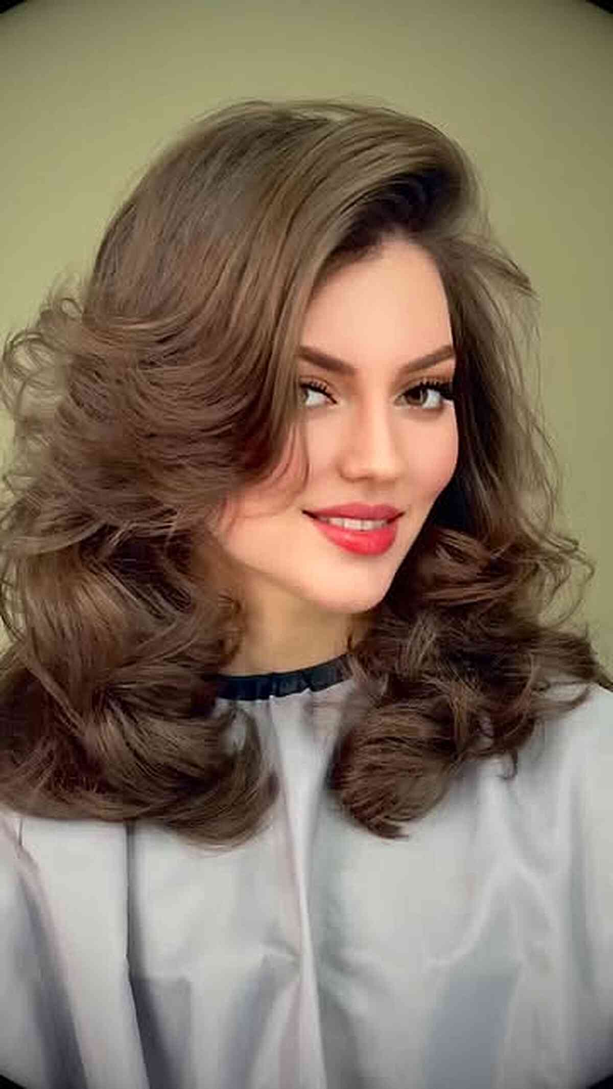 Voluminous Layered Hair with Side Part