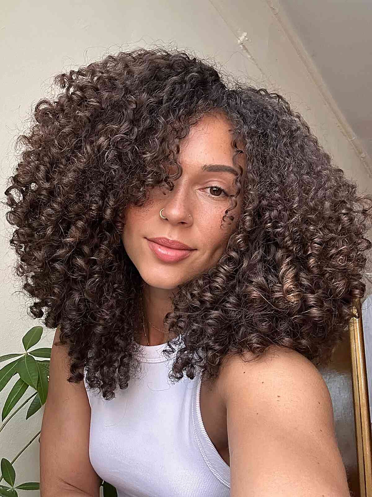 Face-Framing Curly Layers for Defined Texture