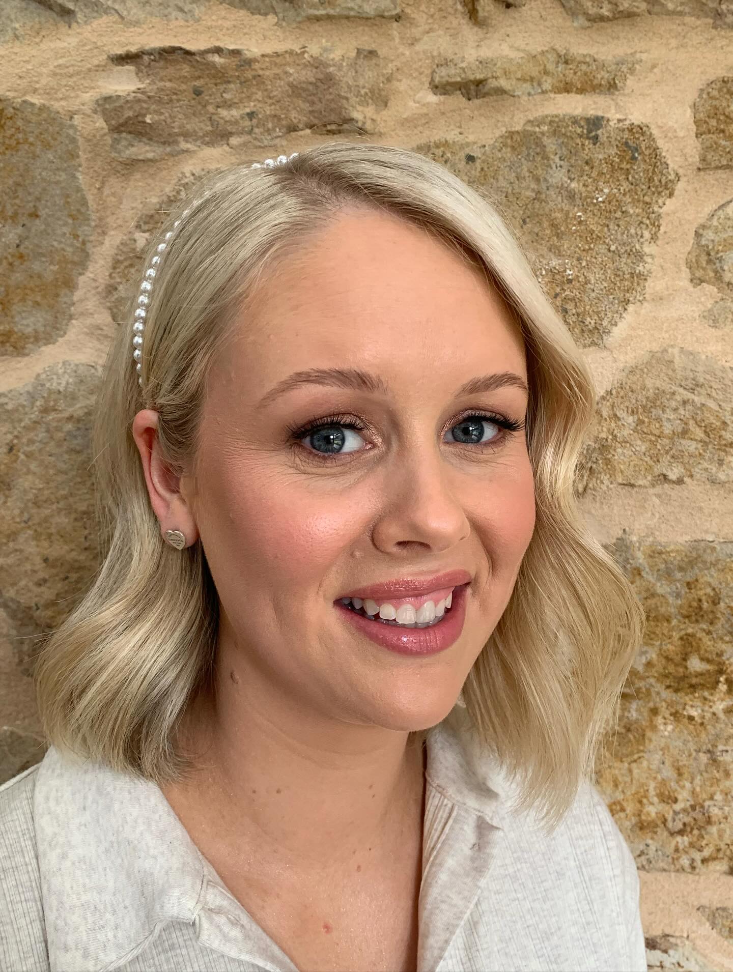 Chic Soft-Wave Bob with Pearl Accent