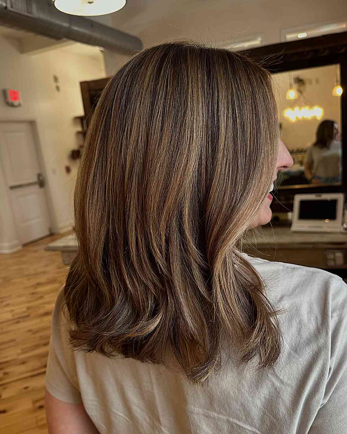 Soft Layered Medium Haircut with Subtle Highlights