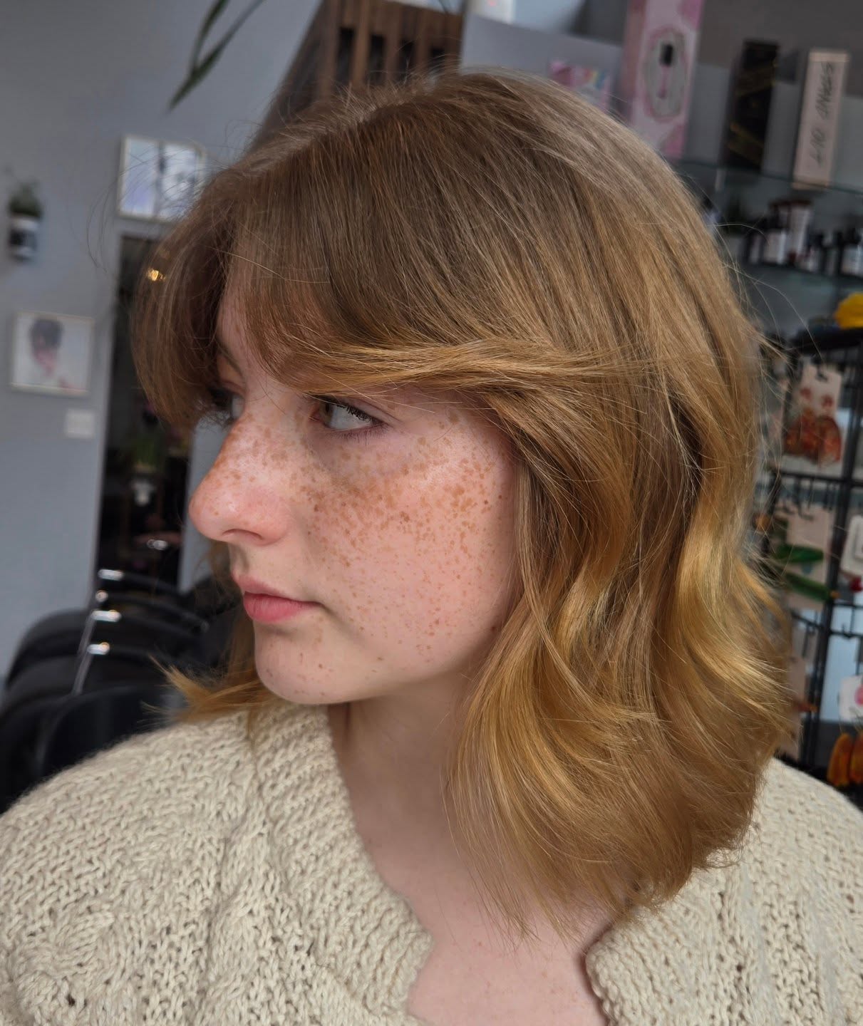Soft-Wave Bob with Subtle Face-Framing Layers
